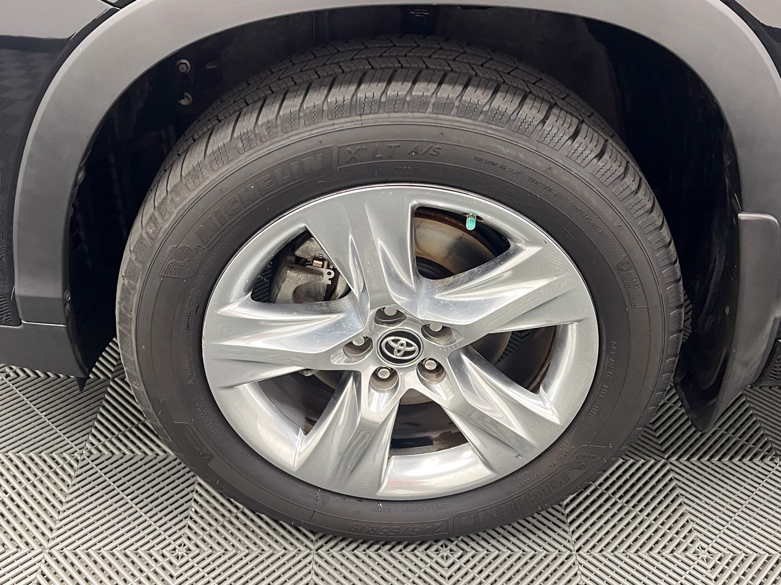 used 2019 Toyota Highlander car, priced at $27,988