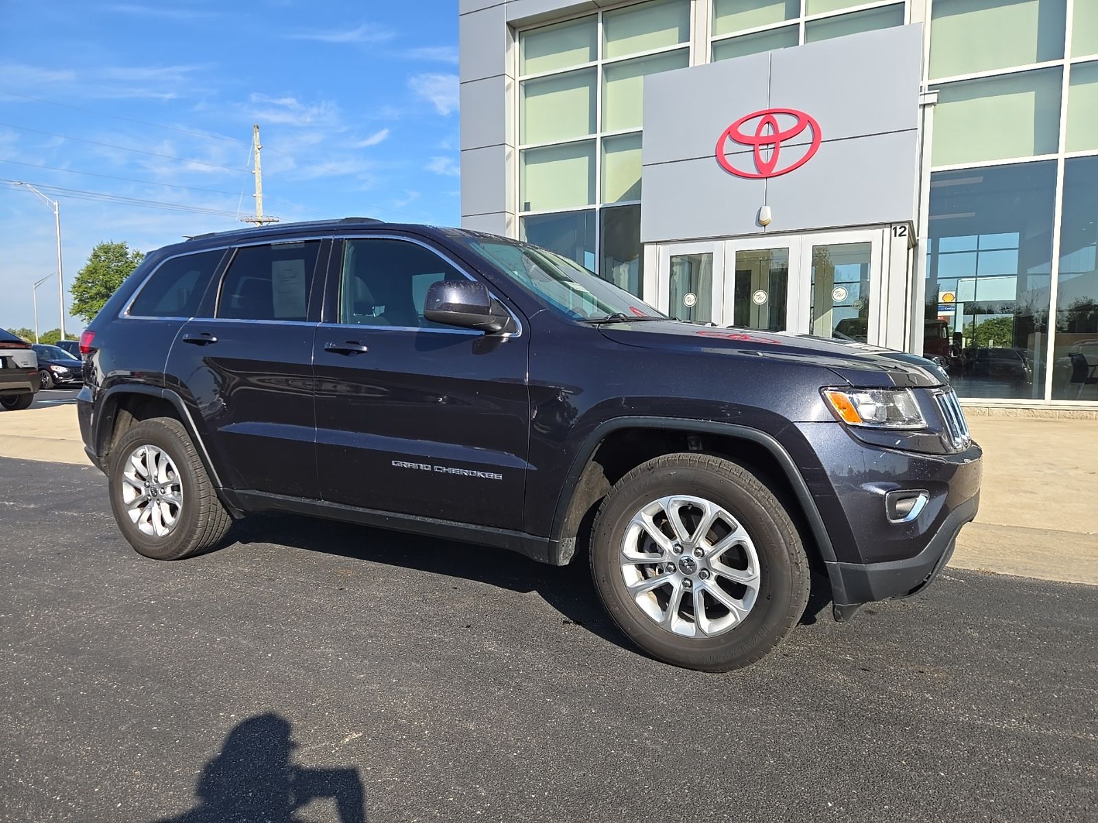 Used 2016 Jeep Grand Cherokee Laredo E with VIN 1C4RJFAGXGC427682 for sale in Whitestown, IN