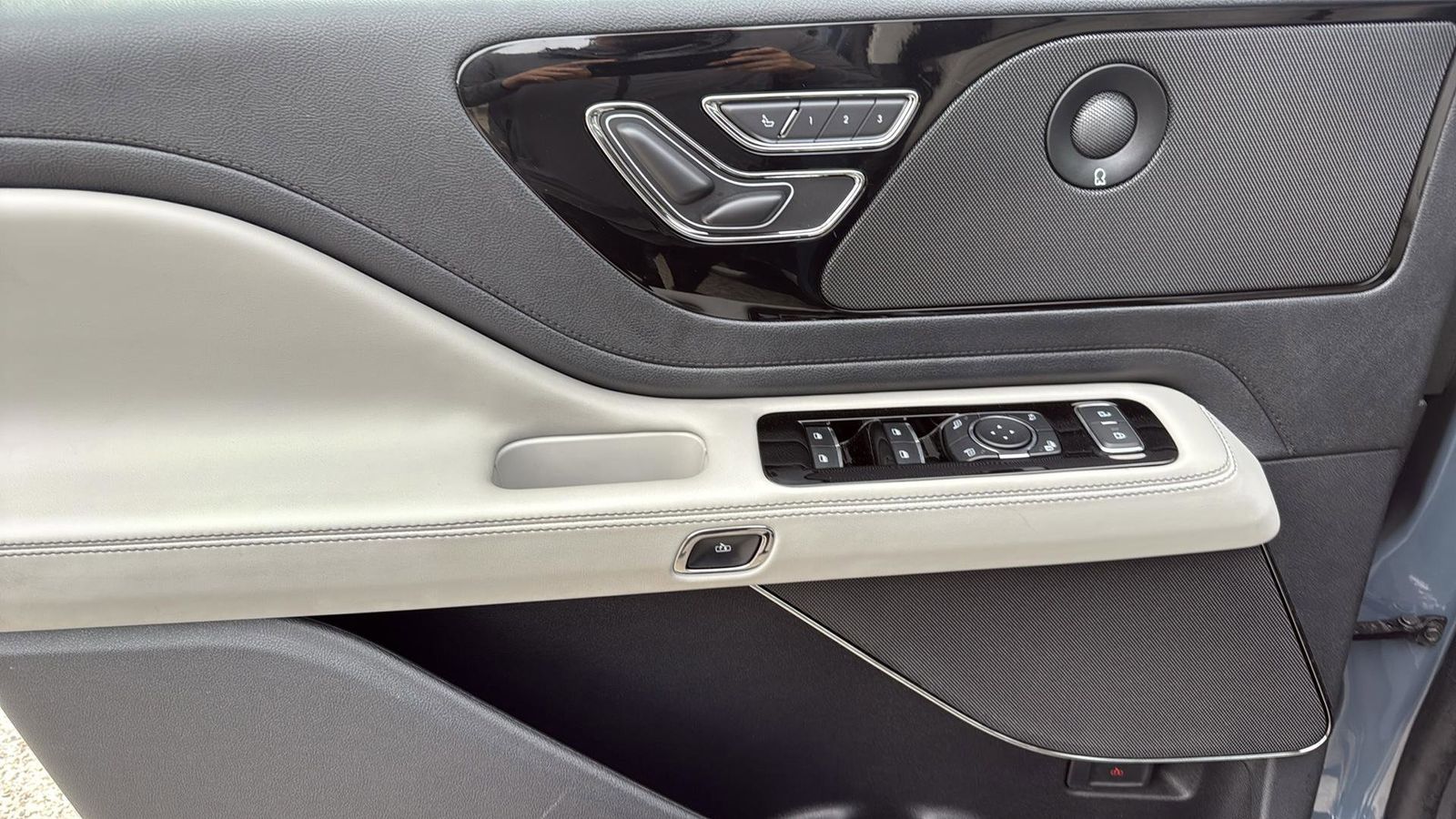 Used Car 2025 Lincoln Aviator  Reserve For Sale Under $70,000 In Austin, Texas