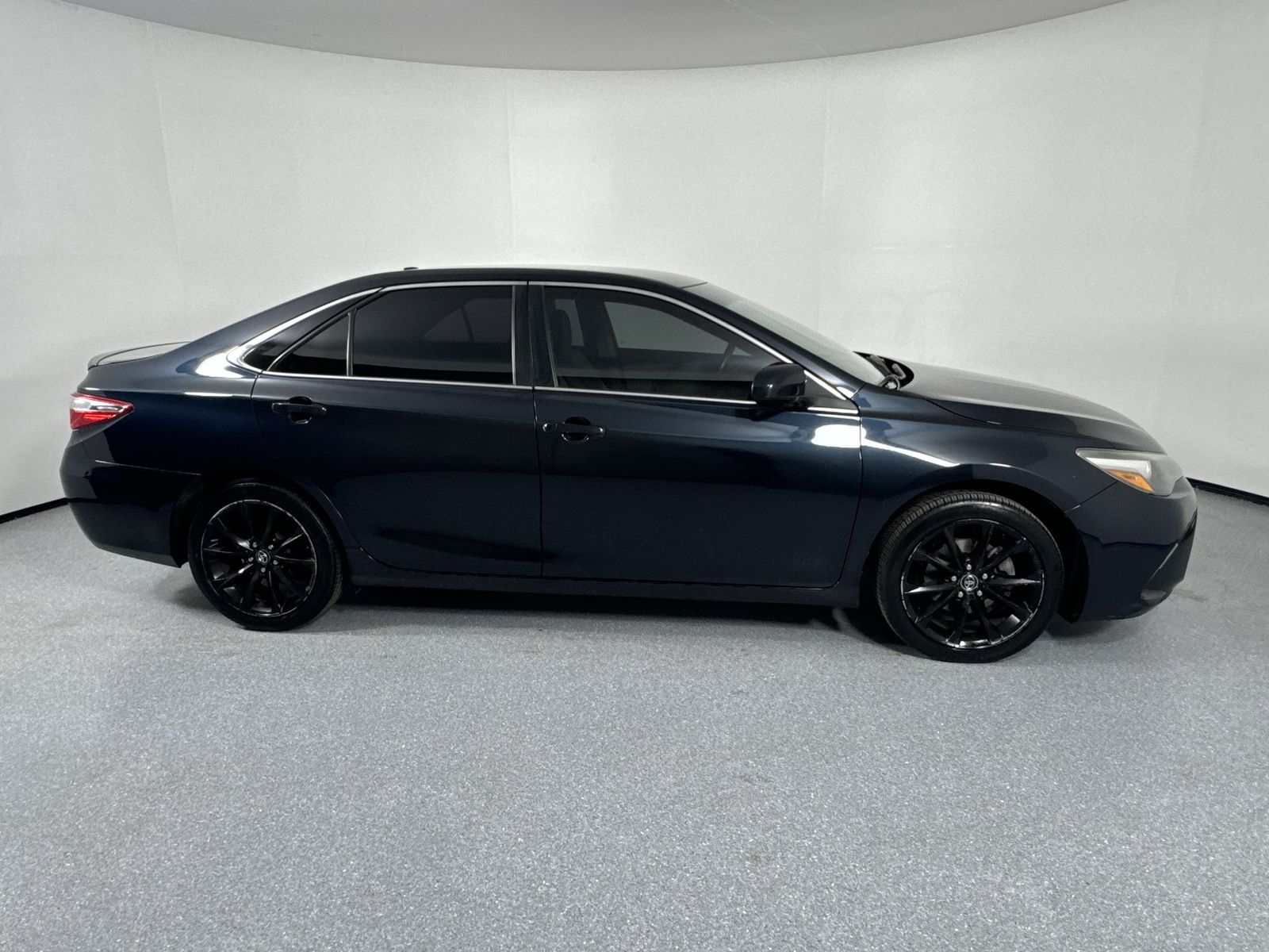 2015 Toyota Camry XLE 35