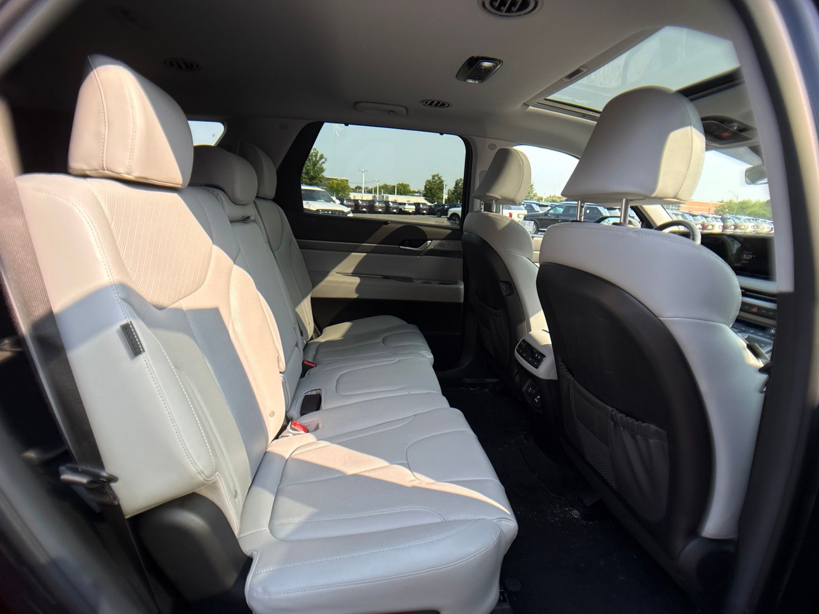 Used 2024 White Hyundai SEL image 29