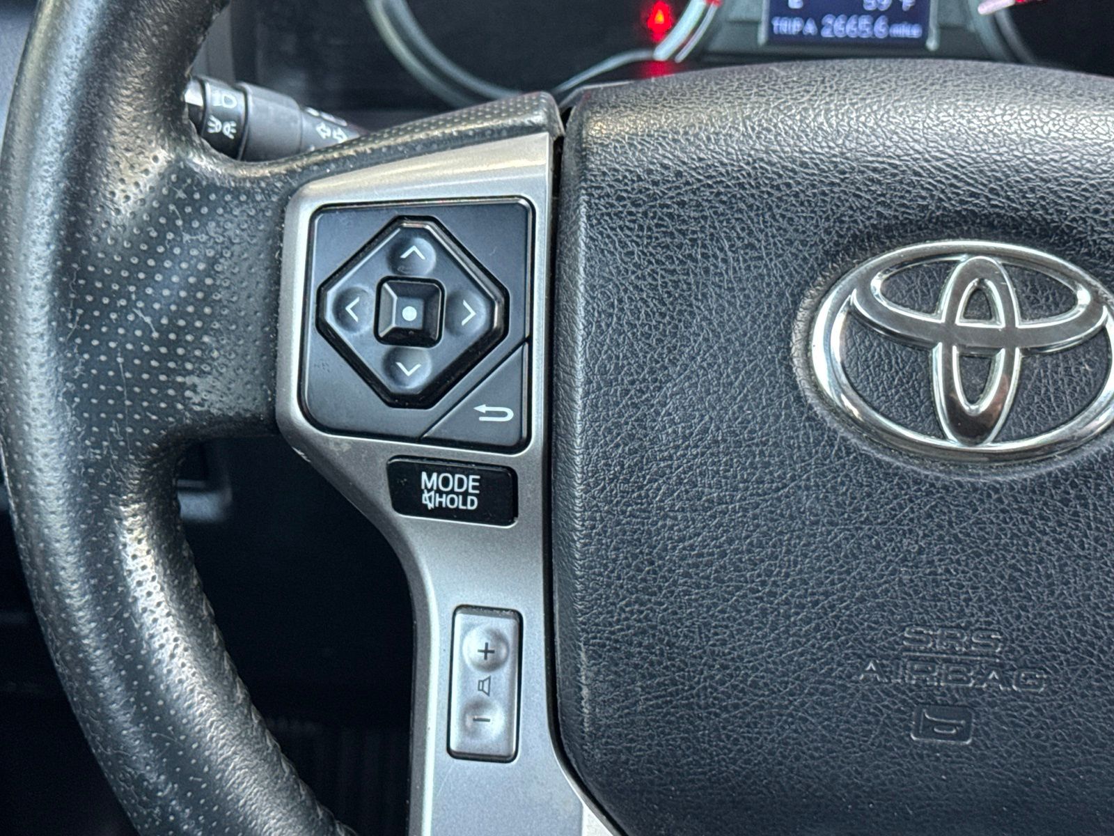 Used 2018 Super White Toyota SR5 image 32