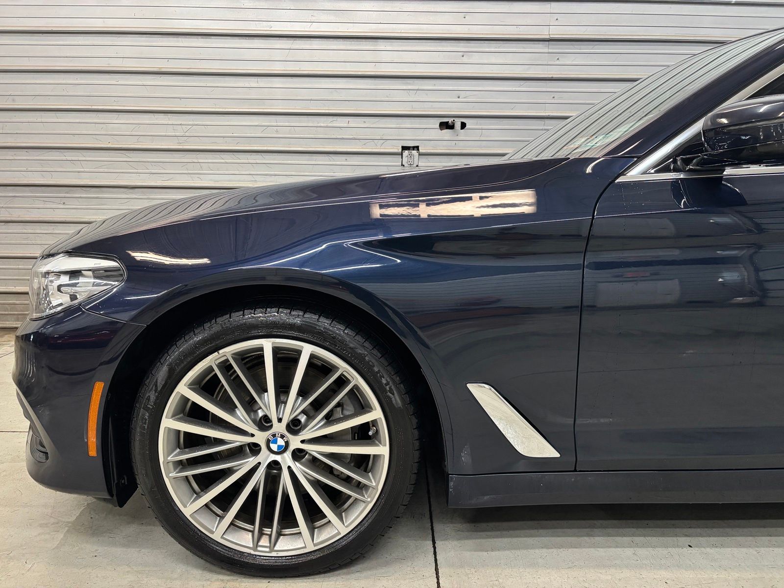 Photo 4 of 2017 BMW 5 Series 530i xDrive