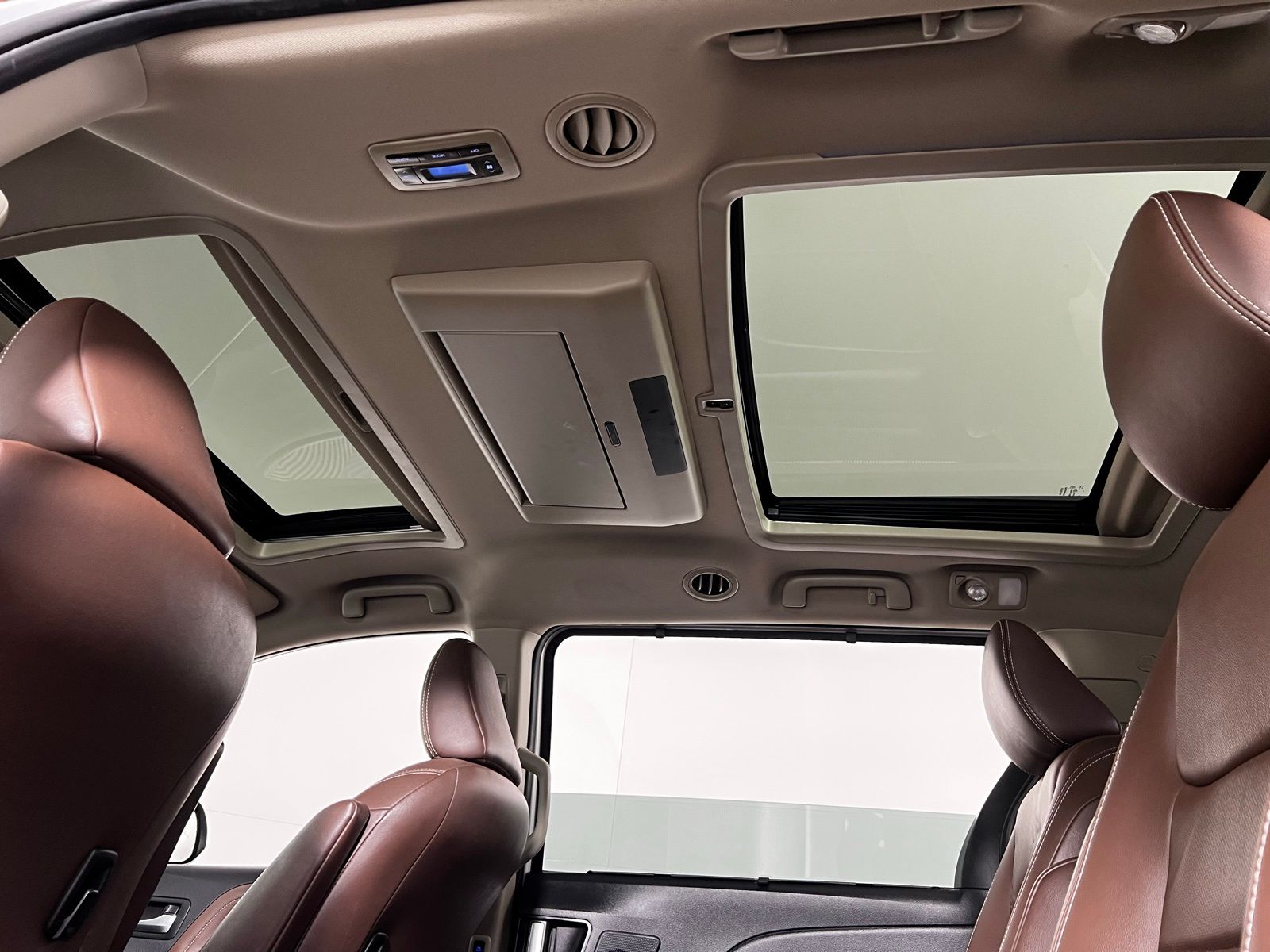 Thumbnail: 2020 Toyota Sienna - 27