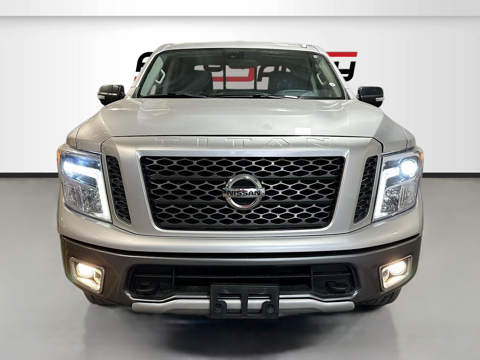 Used 2019 Silver Nissan PRO-4X image 2