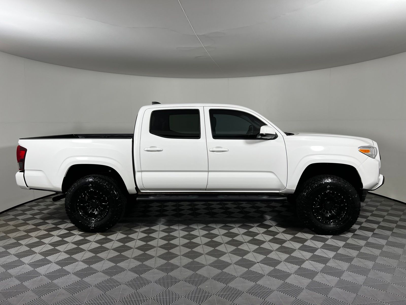 Thumbnail: 2022 Toyota Tacoma - 4