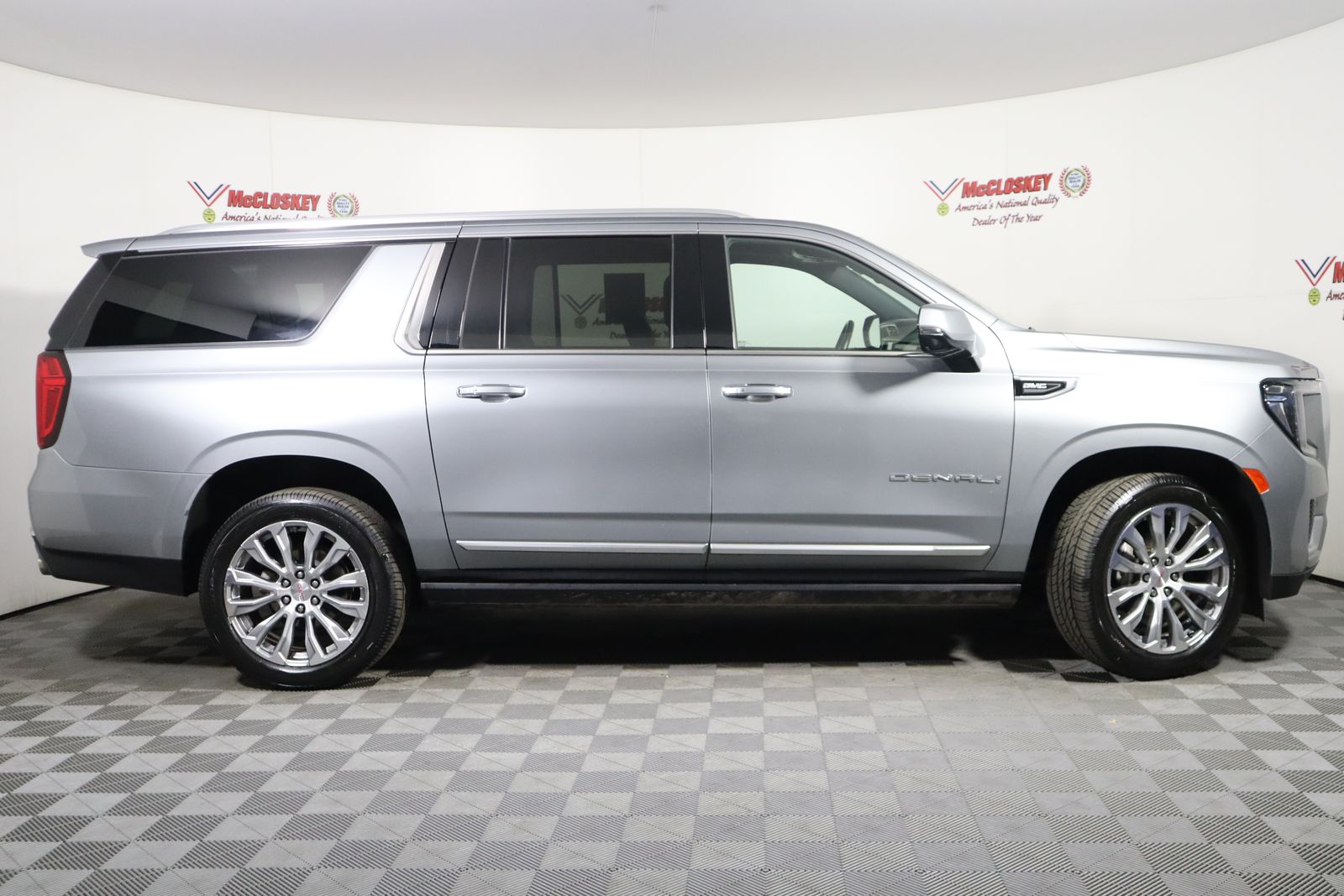 2023 GMC Yukon XL Denali photo