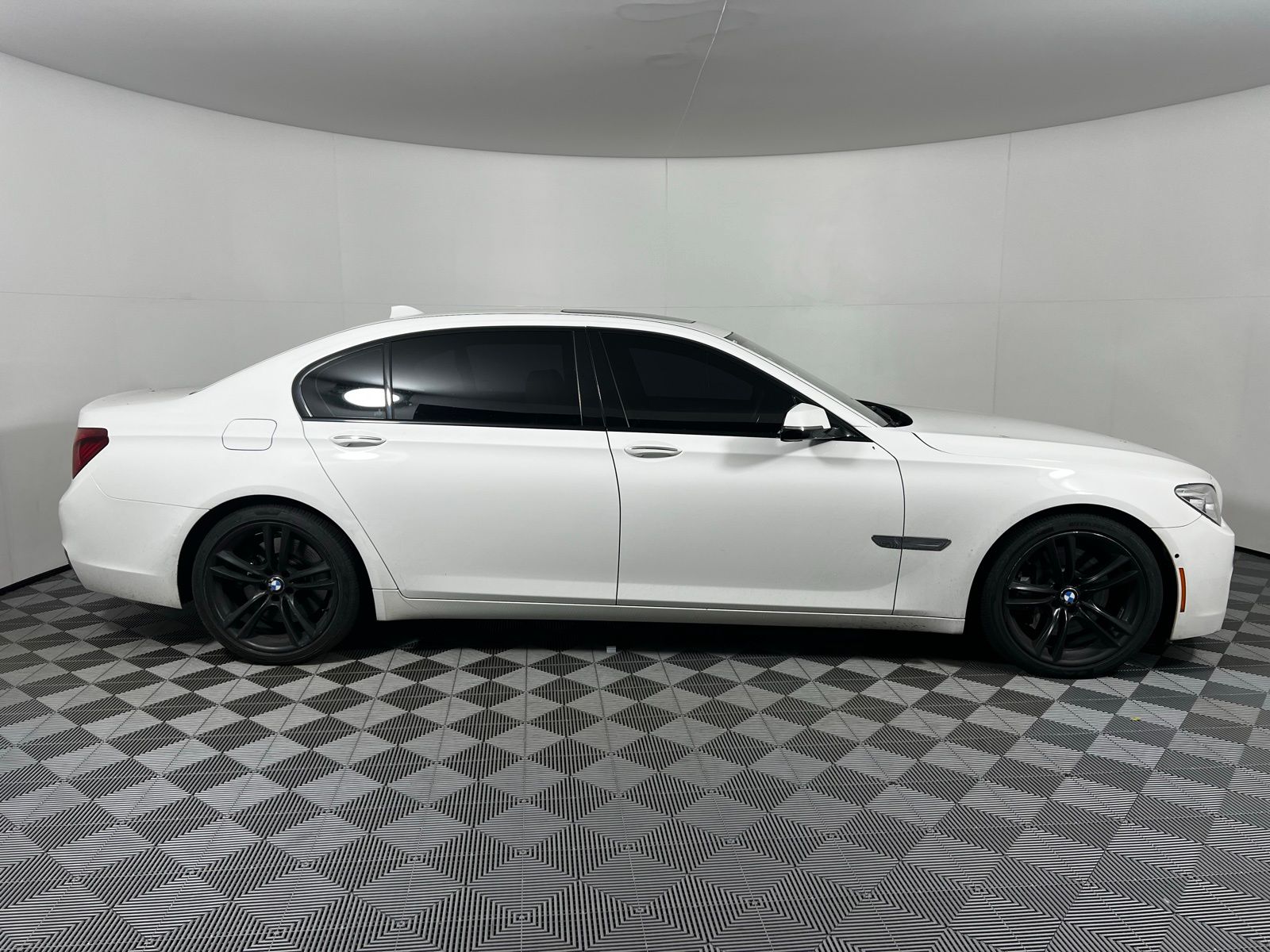 Thumbnail: 2014 BMW 7 Series - 4