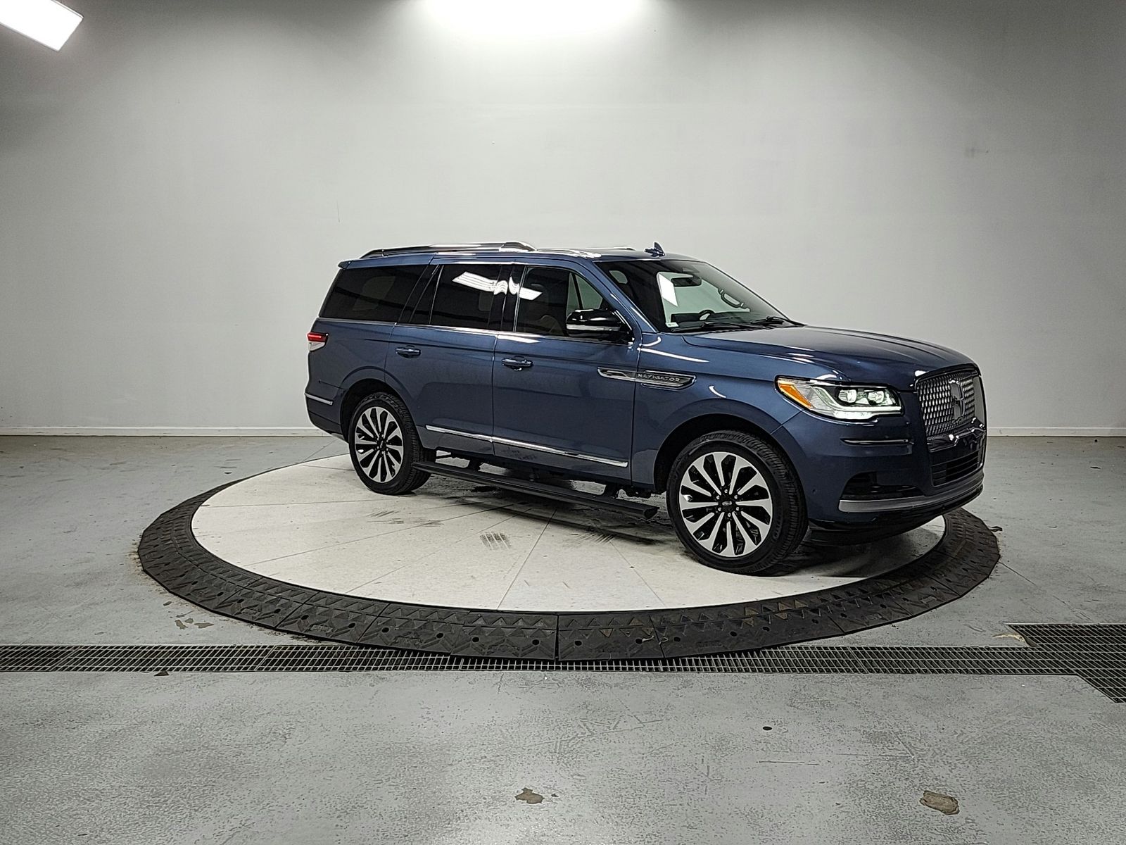 Ocean Drive Blue Metallic Tinted Clearcoat 2022 Lincoln Navigator SUV / Crossover Four-Wheel Drive Automatic