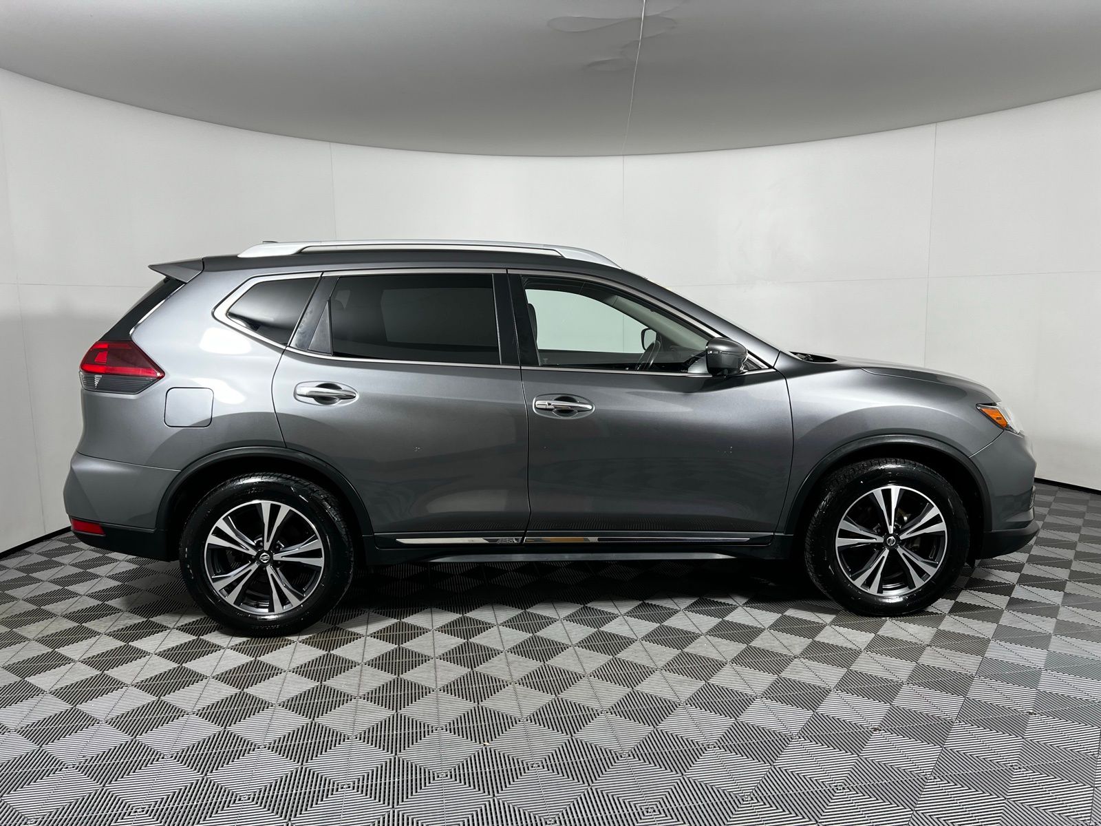 Thumbnail: 2018 Nissan Rogue - 4