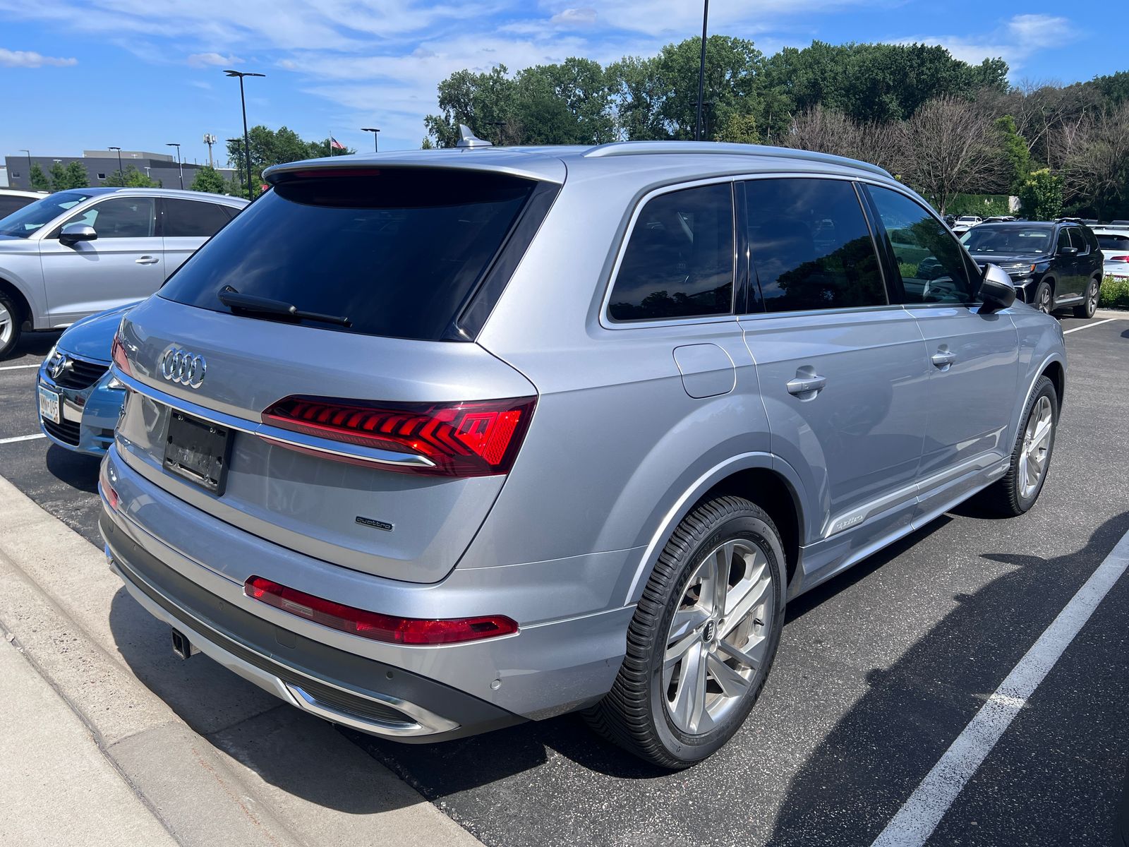 View vehicle photo 6