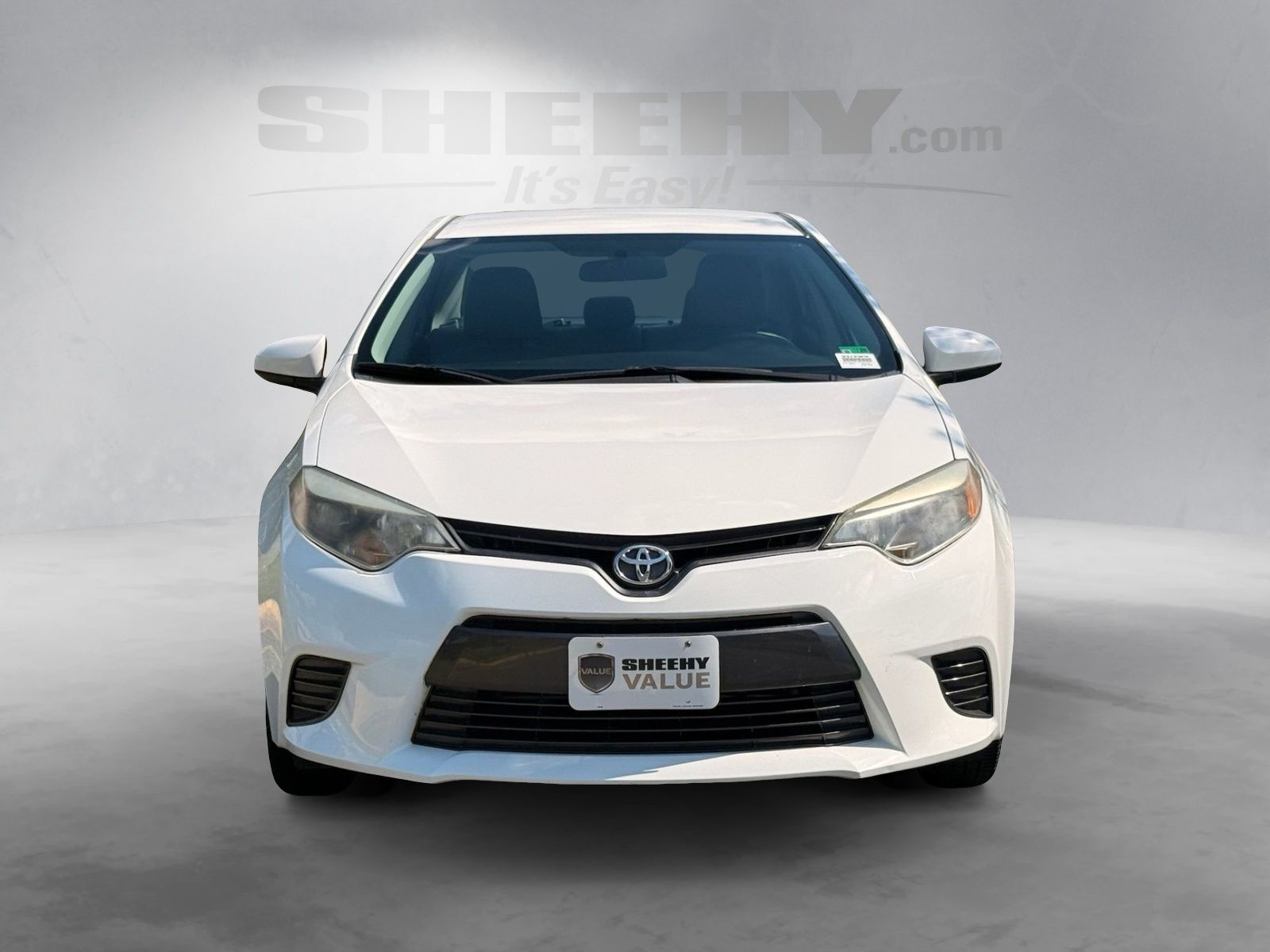 Used 2016 White Toyota LE image 16
