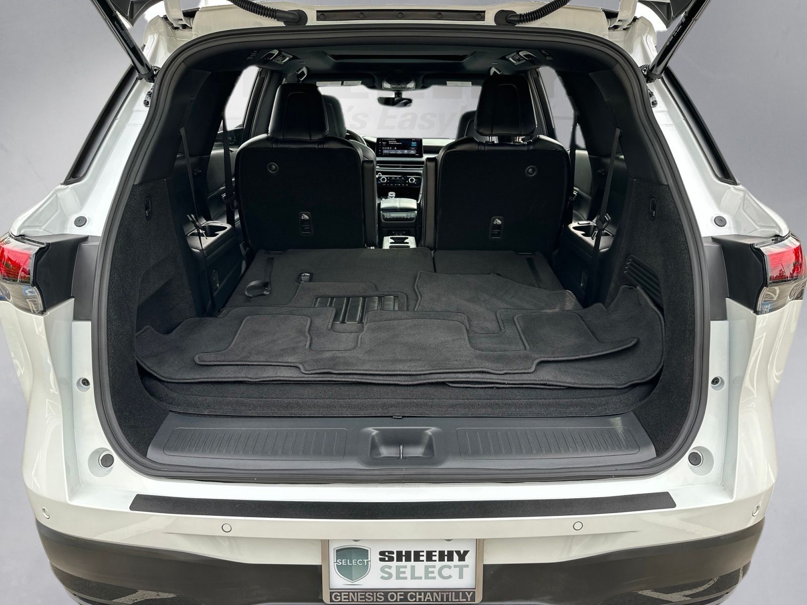 Used 2026 White INFINITI SPORT image 30