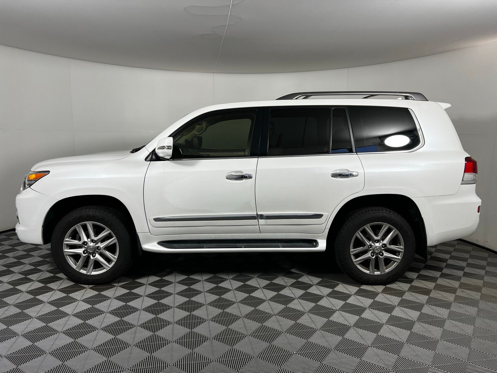 2013 Lexus LX 570 8