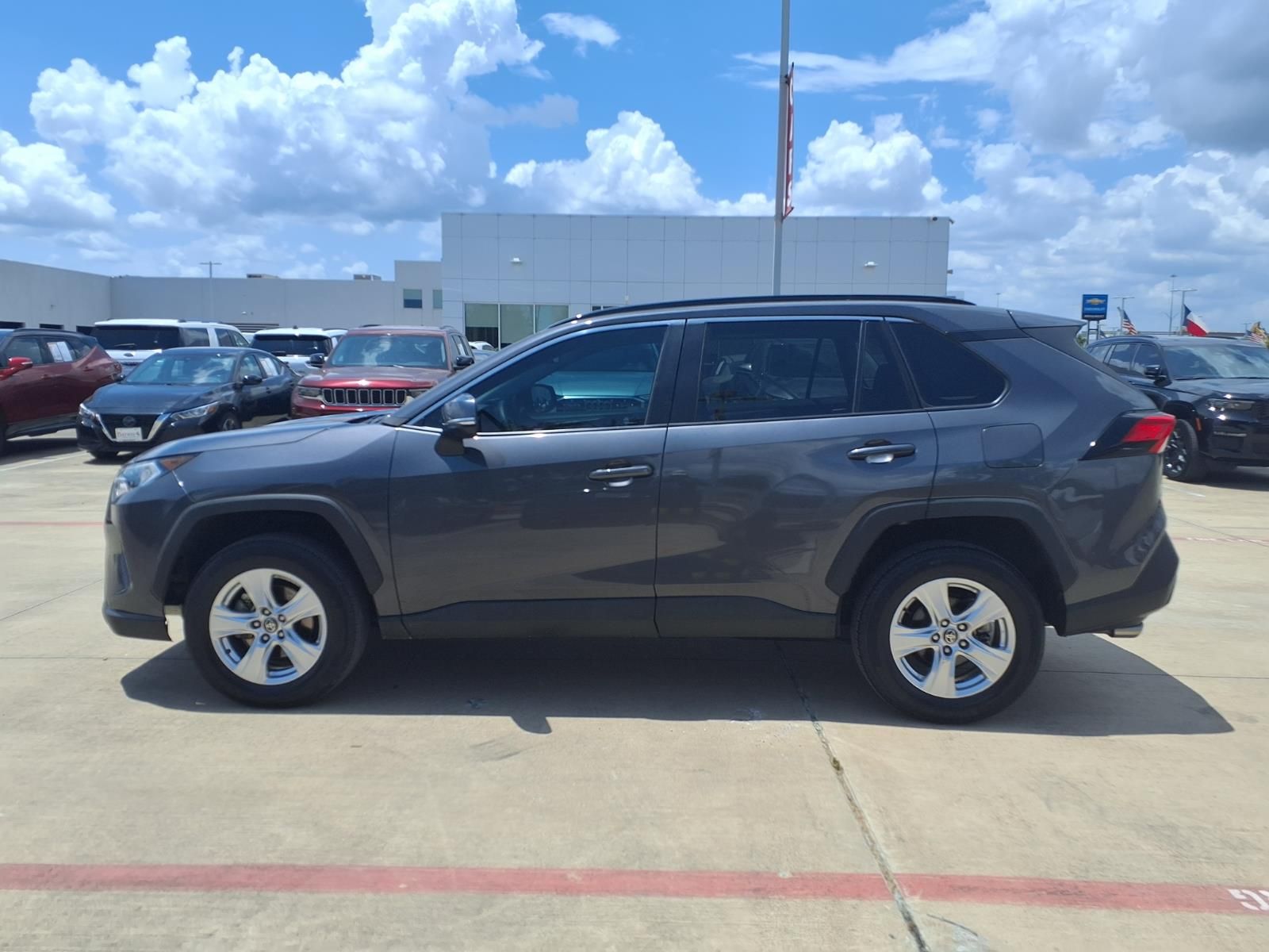 2021 Toyota RAV4 XLE - 8