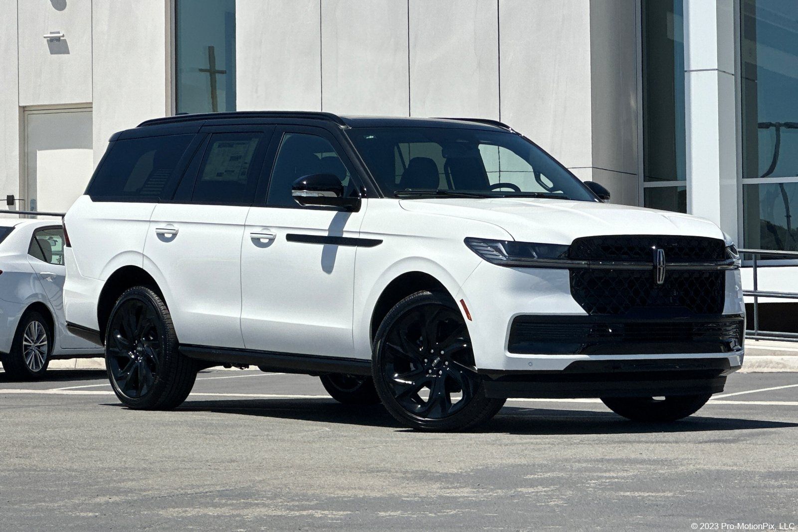 Star White Metallic Tri-Coat 2026 Lincoln Navigator SUV / Crossover Four-Wheel Drive Automatic