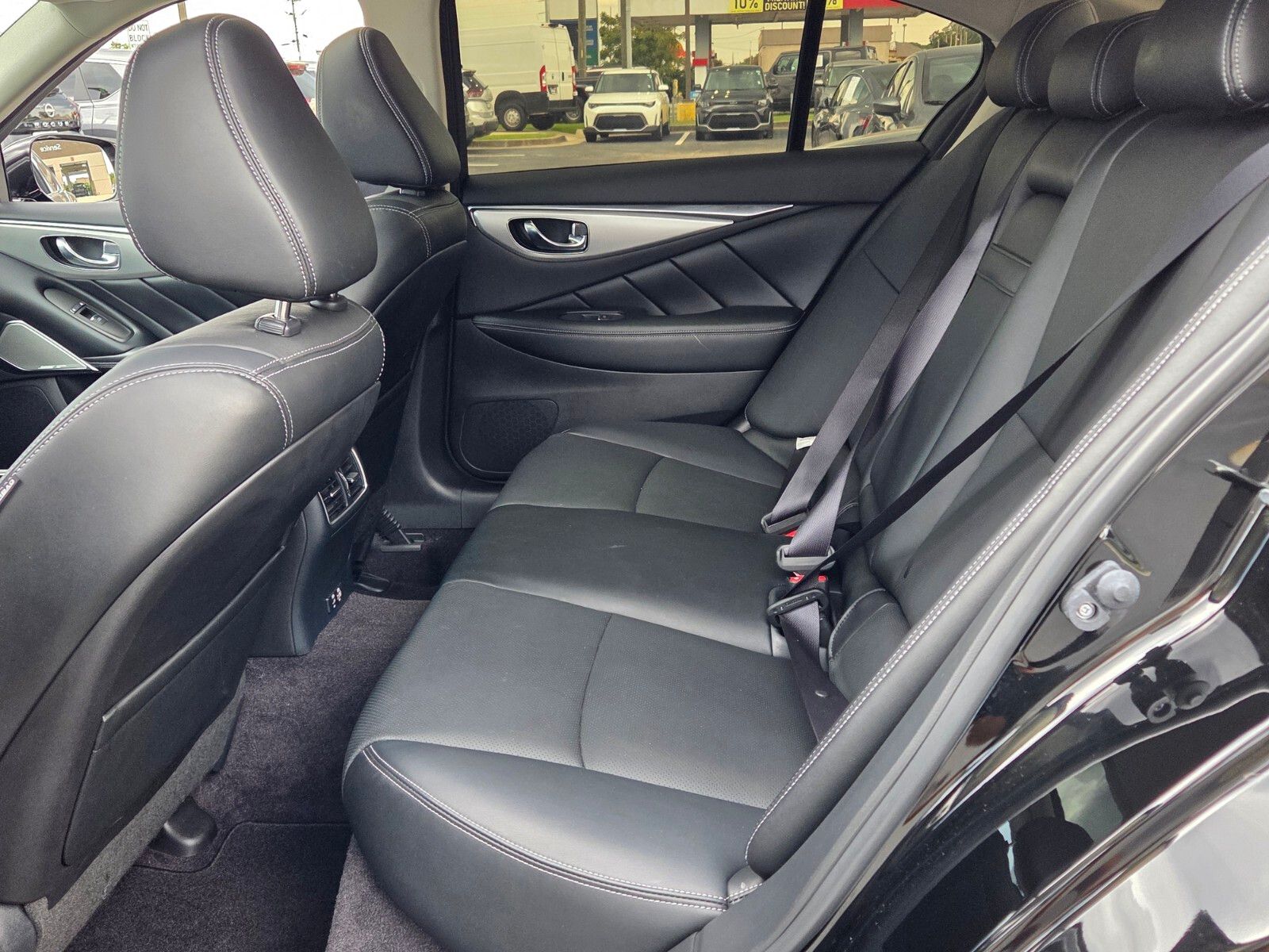 Used 2024 Black INFINITI LUXE image 6