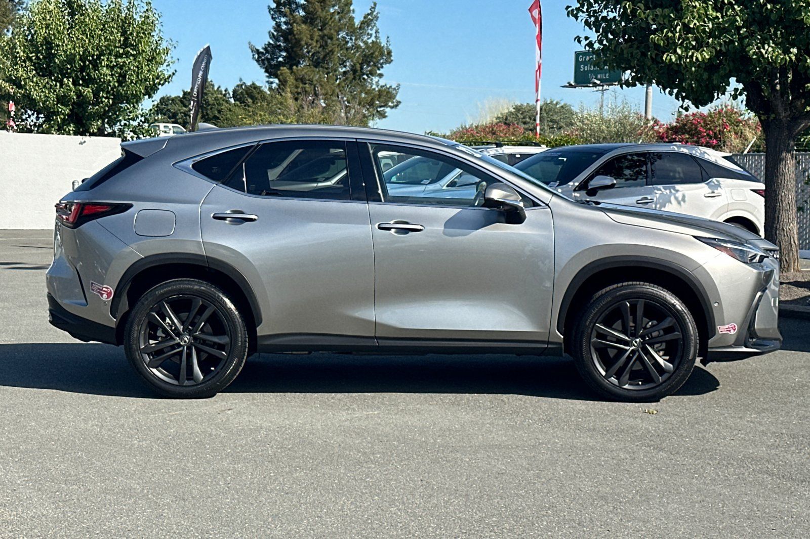View vehicle photo 3
