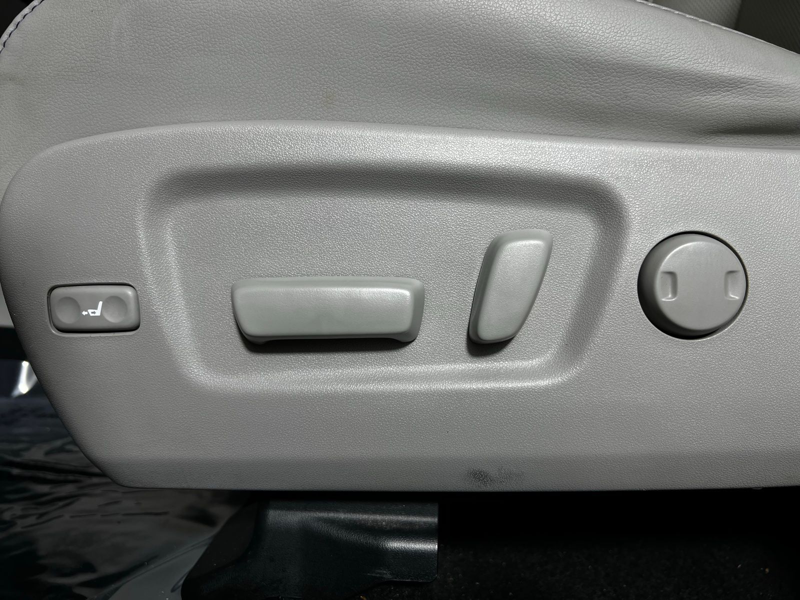 2016 Toyota Highlander Limited 14