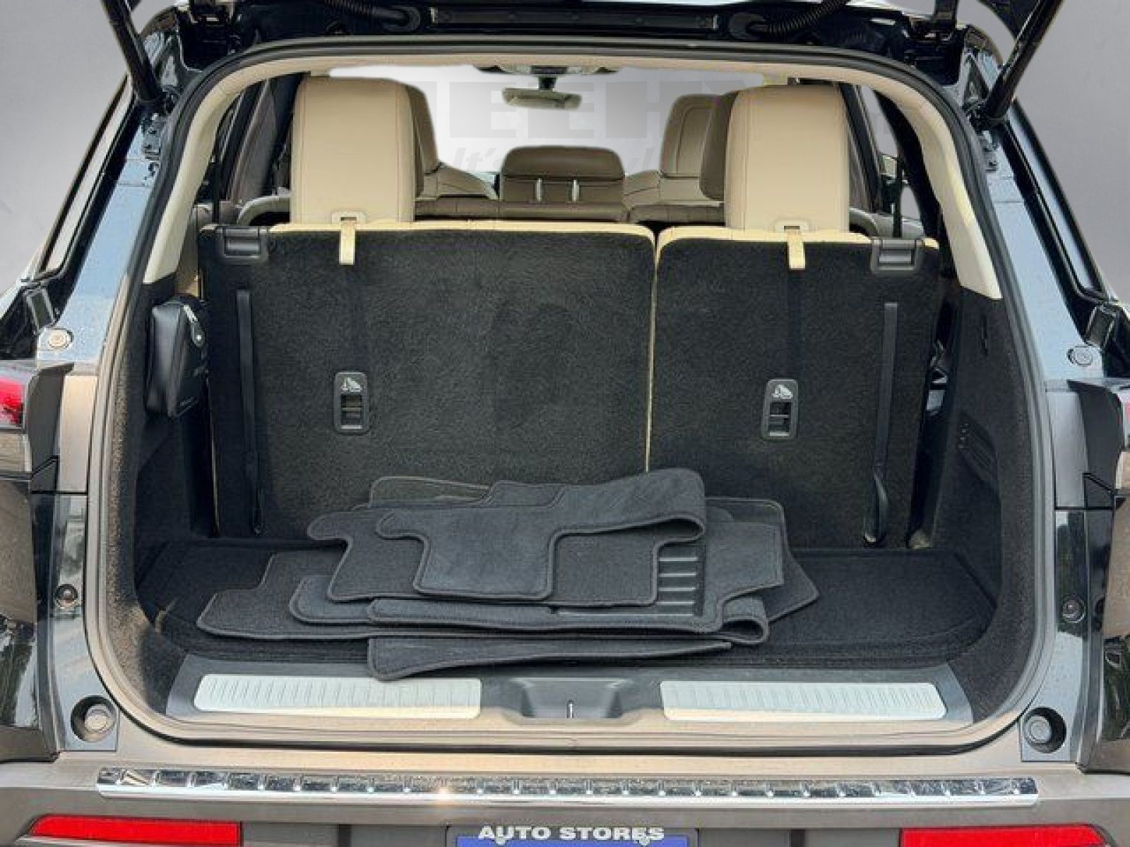 Used 2023 Mineral Black INFINITI LUXE image 26