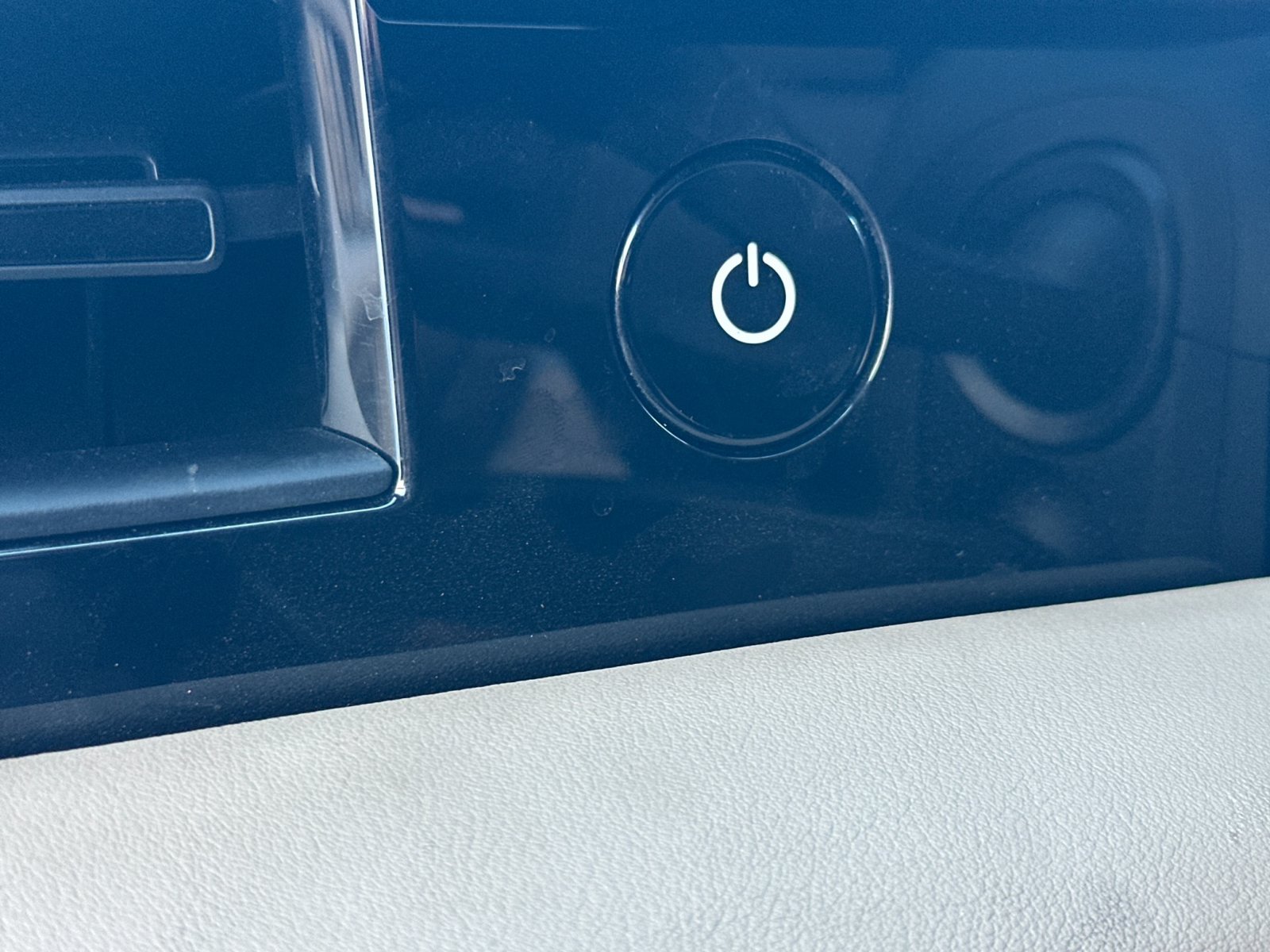 2024 Porsche Taycan Base — full photo 22 of 29