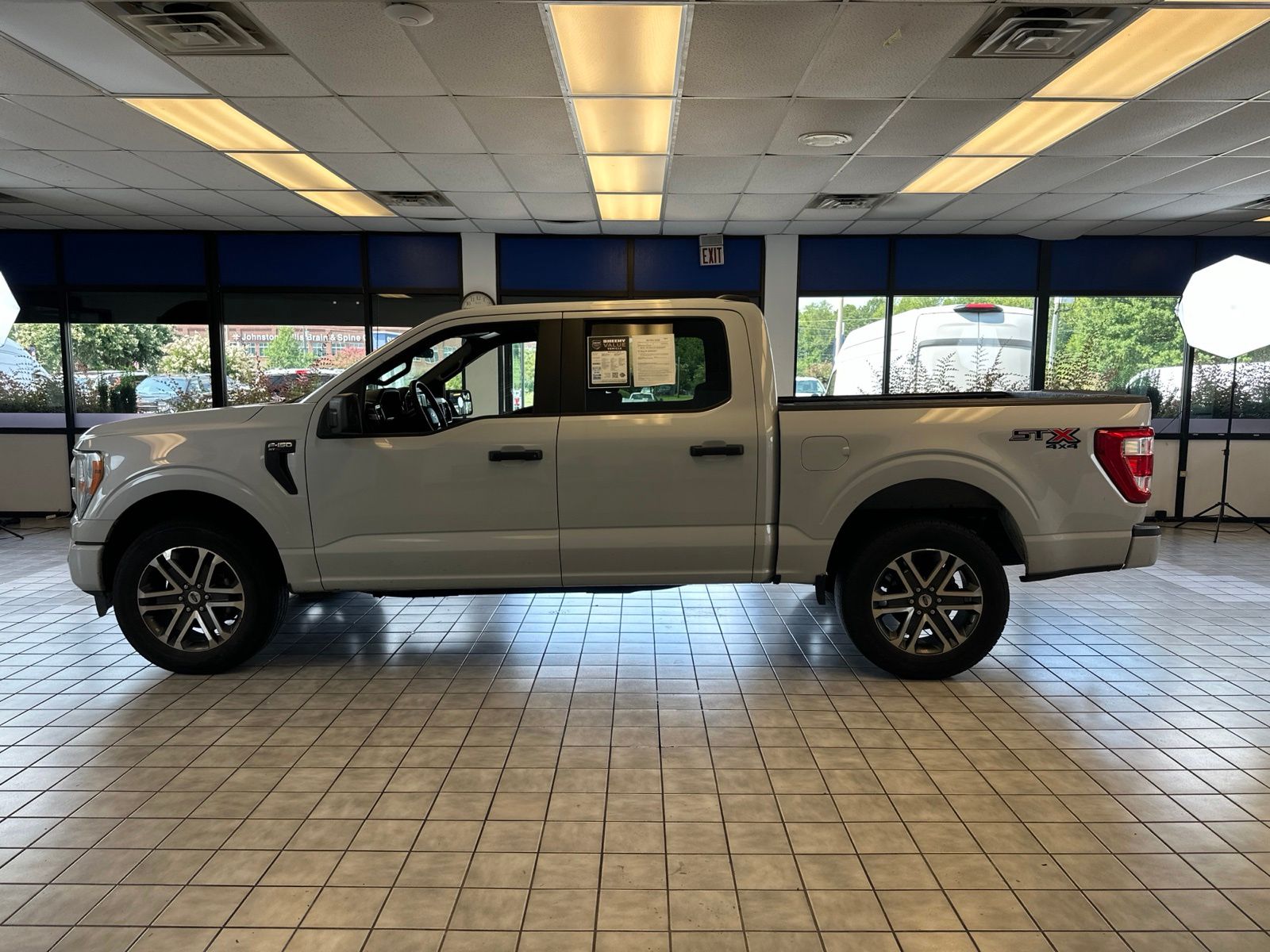 Used 2022 Space White Metallic Ford XL image 12