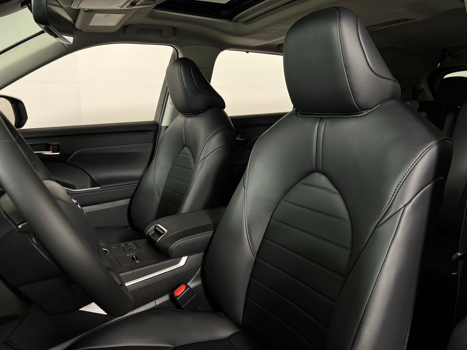 2025 Toyota Highlander XLE 10
