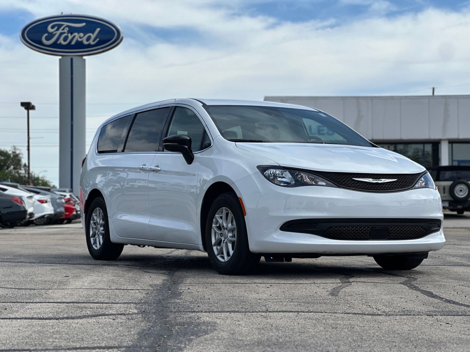 2026 Chrysler Voyager LX's photo