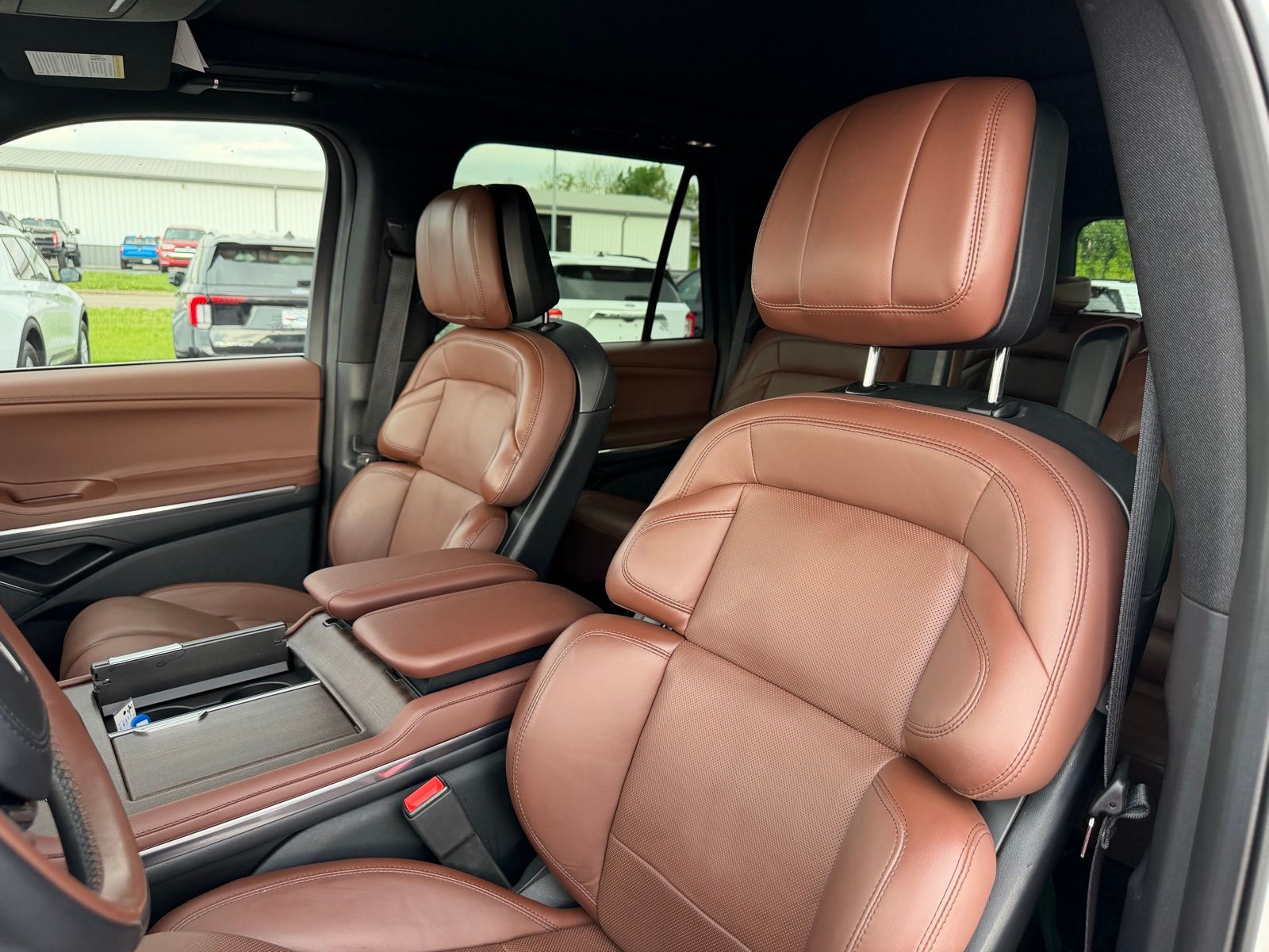2025 Lincoln Navigator image 13