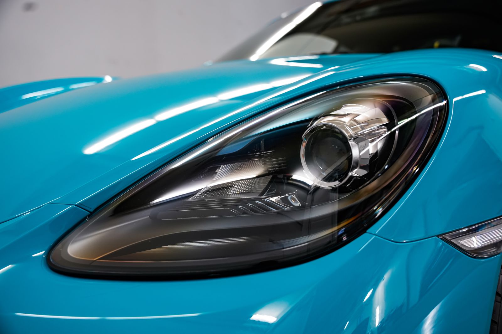 2021 Porsche 718 Cayman GT4 — photo 27