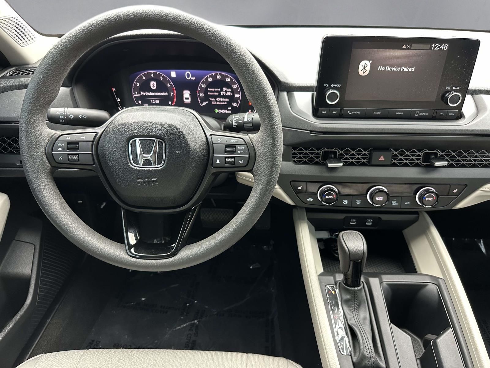Used 2025 Red Honda SE image 3