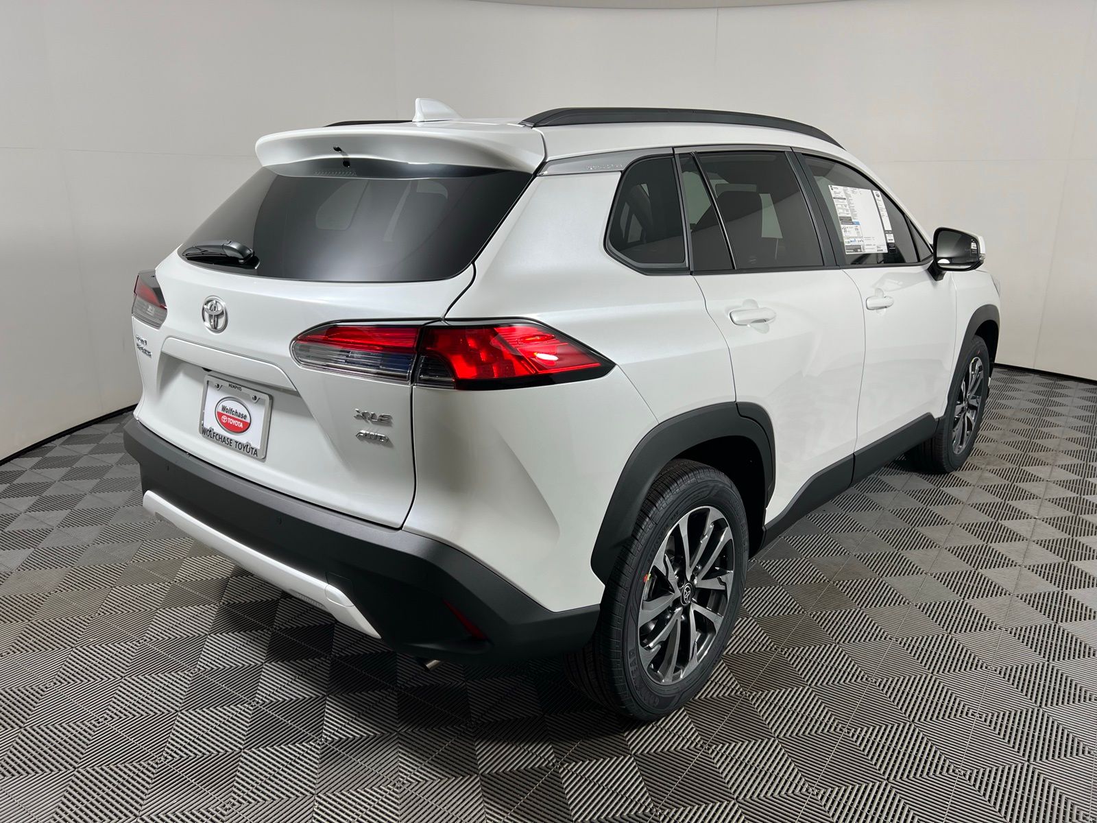 2025 Toyota Corolla Cross XLE 5