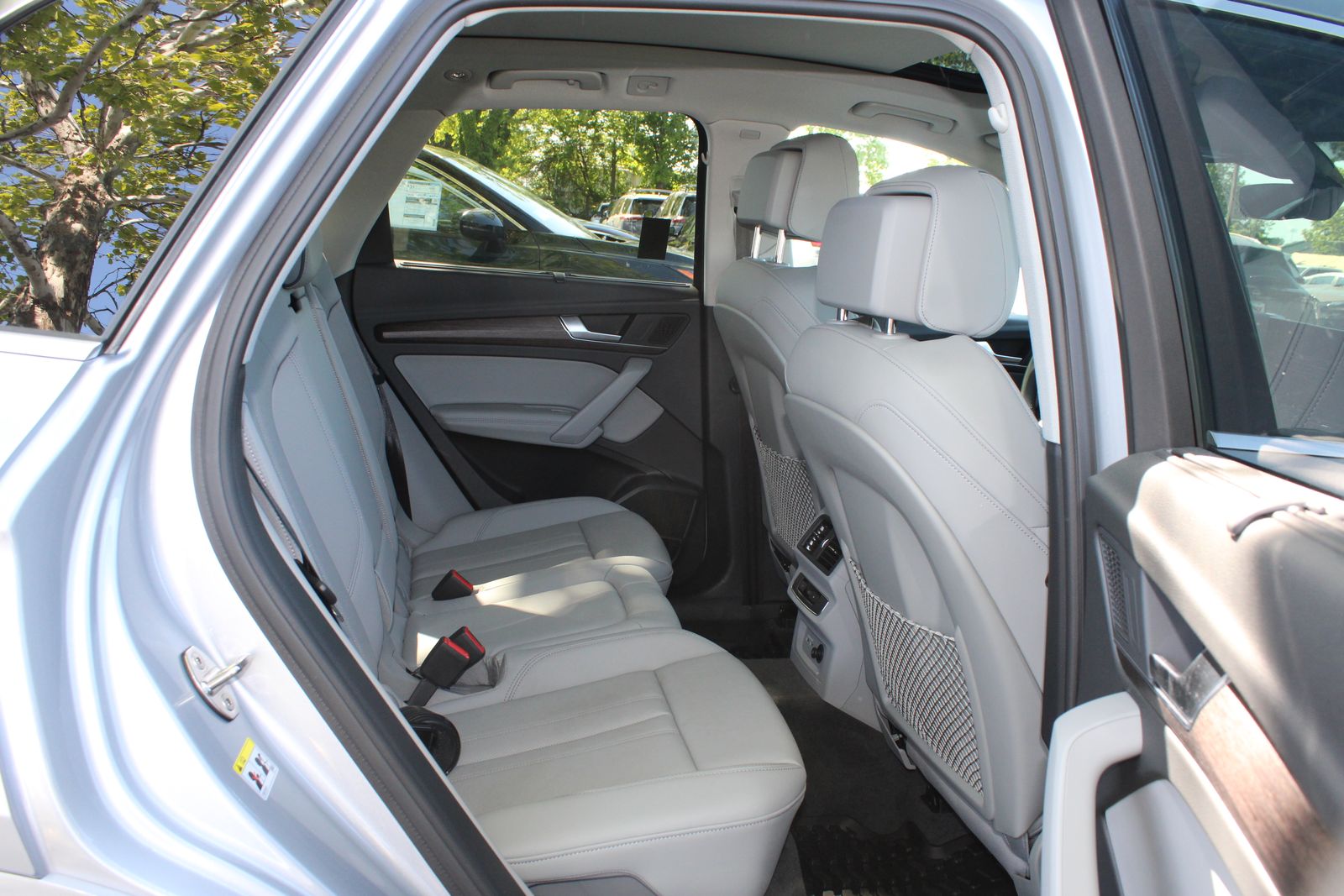 Used 2025  Audi 40 Premium Plus image 28