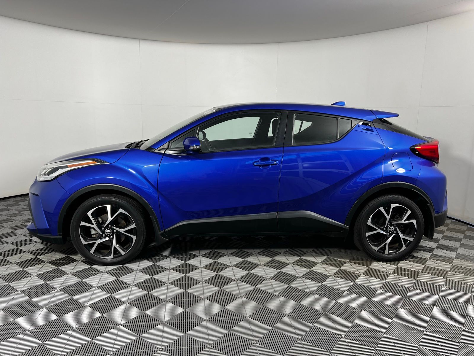 2021 Toyota C-HR LE 8