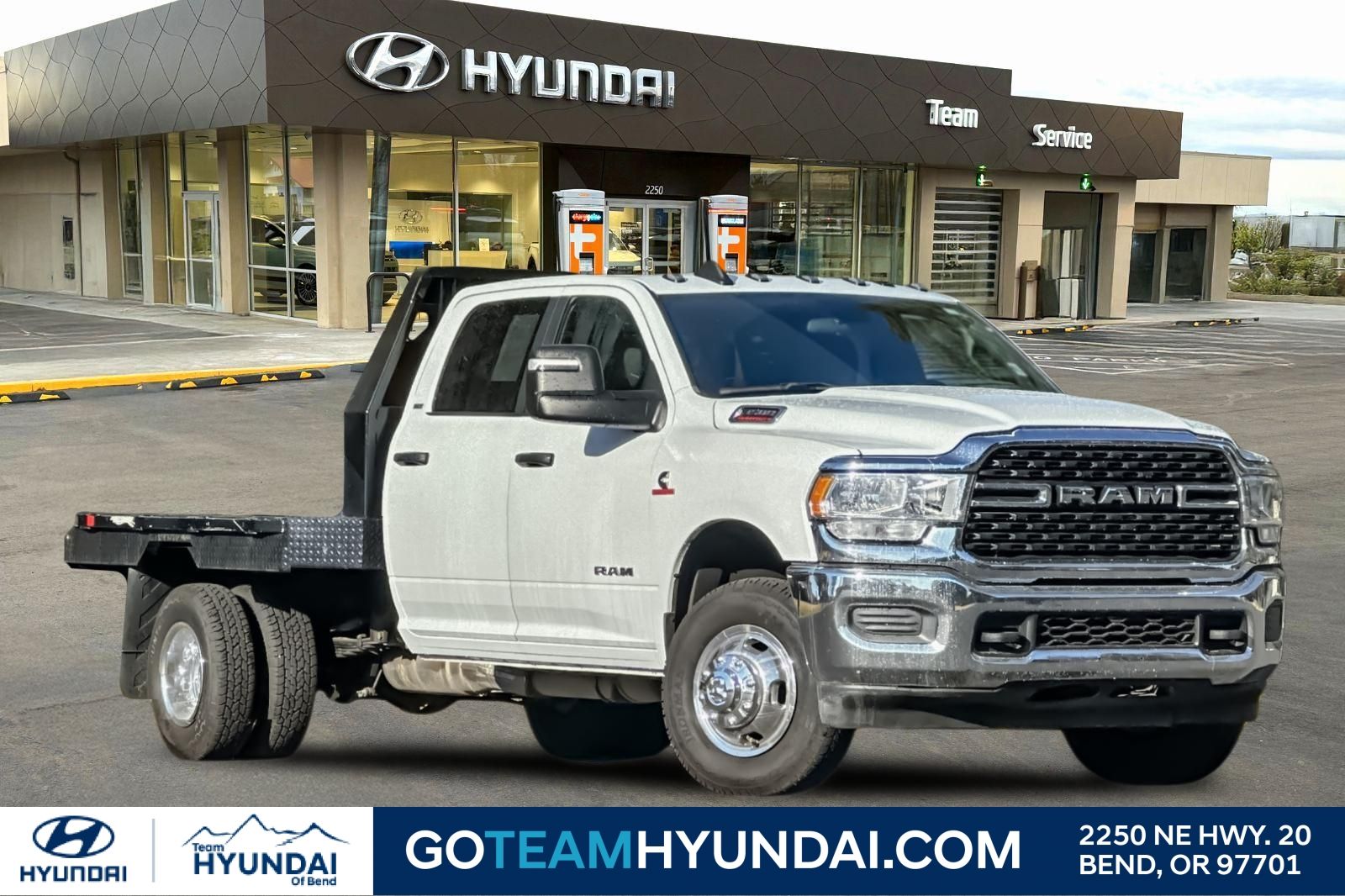 2024 RAM 3500 Chassis SLT Crew Cab LB DRW 4WD