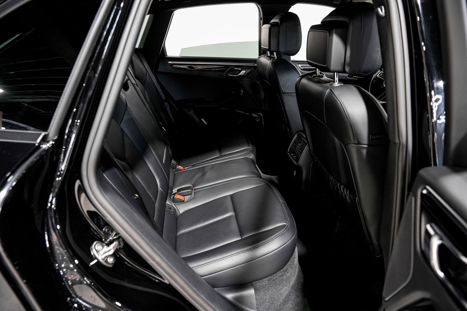 2024 Porsche Macan Base — photo 28