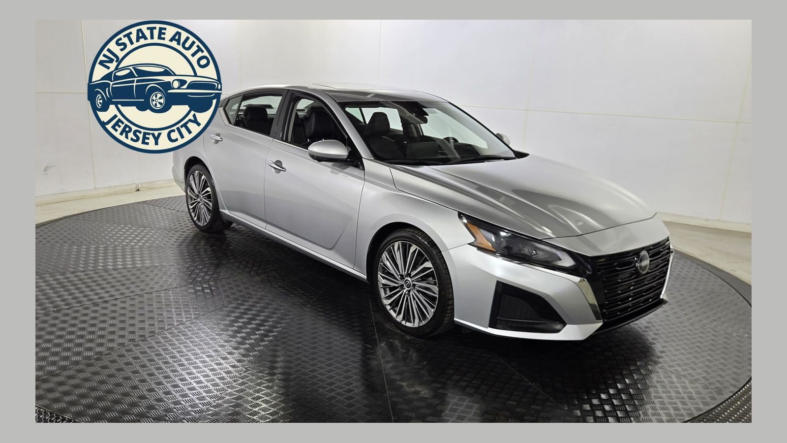 Brilliant Silver Metallic 2023 Nissan Altima Sedan Front-Wheel Drive Continuously Variable Transmission