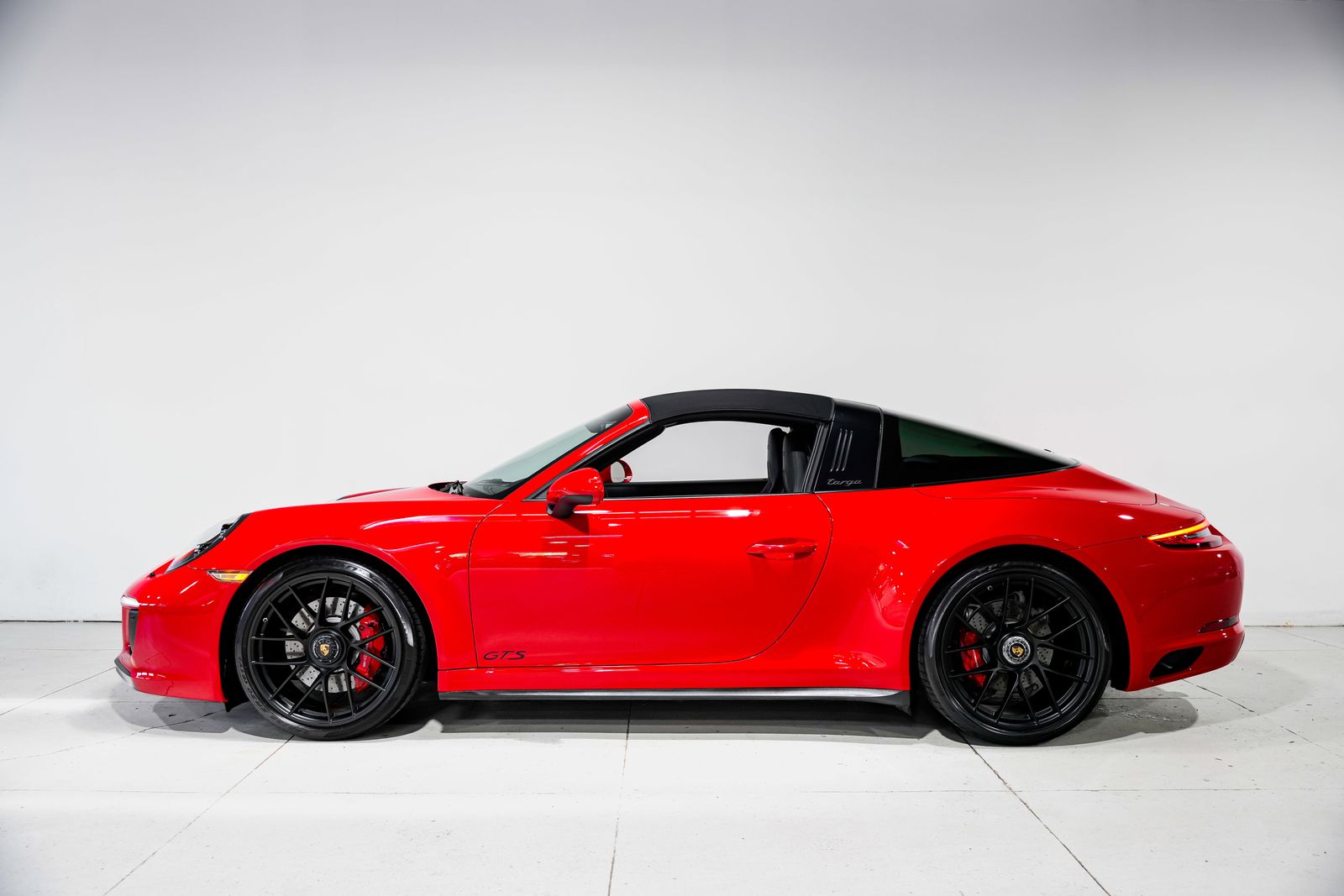 2017 Porsche 911 Targa 4 GTS — photo 8