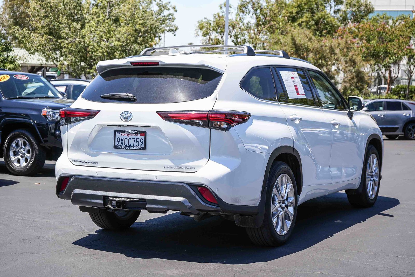 View vehicle photo 7