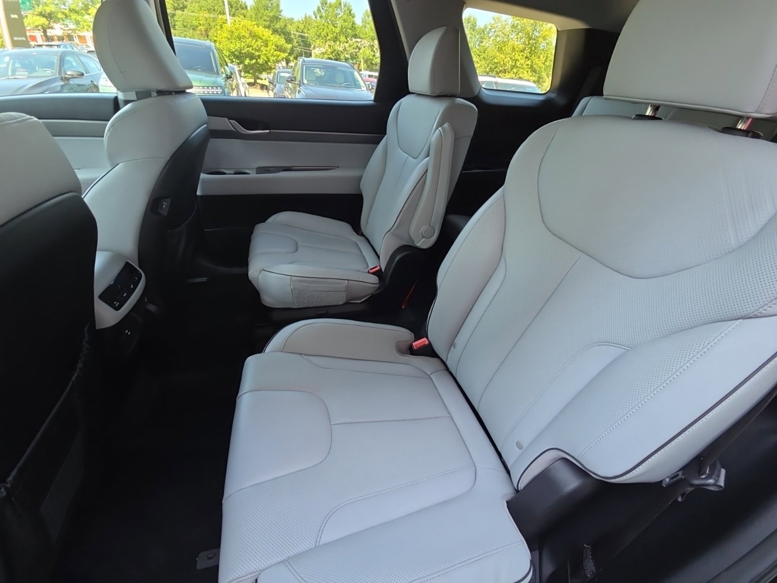 Used 2024 Black Hyundai SEL image 6