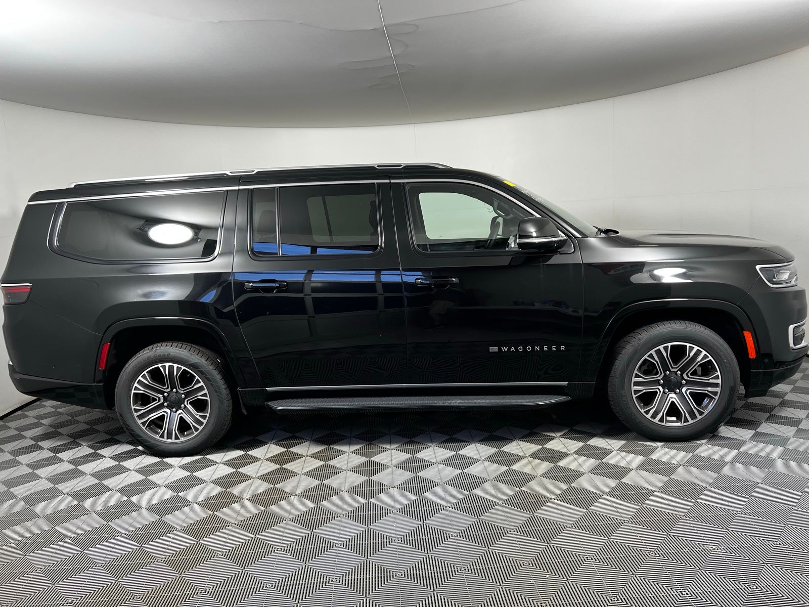 2023 Jeep Wagoneer Series II 4