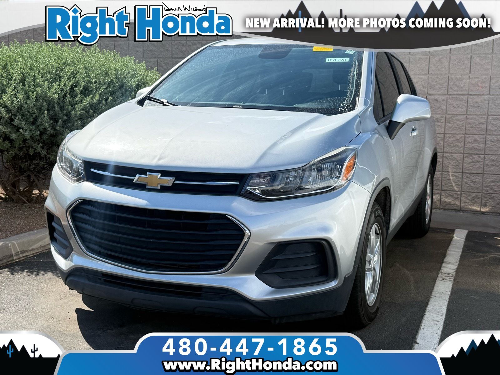 Silver Ice Metallic 2020 Chevrolet Trax LS FWD SUV / Crossover Front-Wheel Drive 6-Speed Automatic