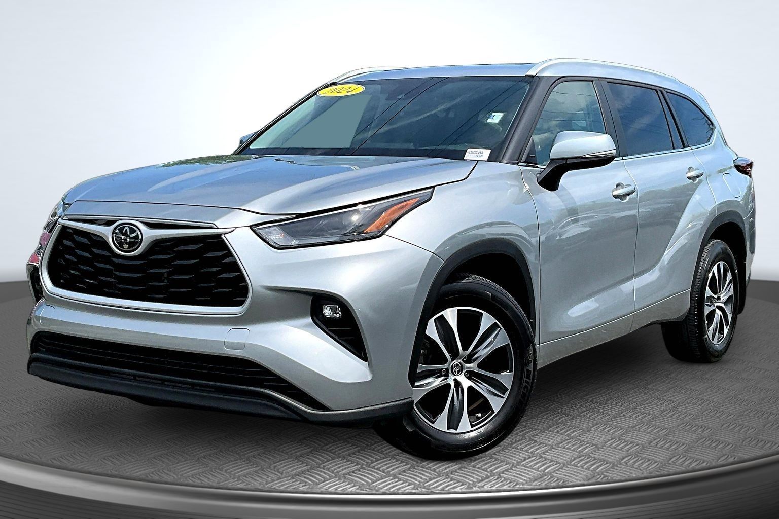 Celestial Silver Metallic 2024 Toyota Highlander SUV / Crossover All-Wheel Drive 8-Speed Automatic