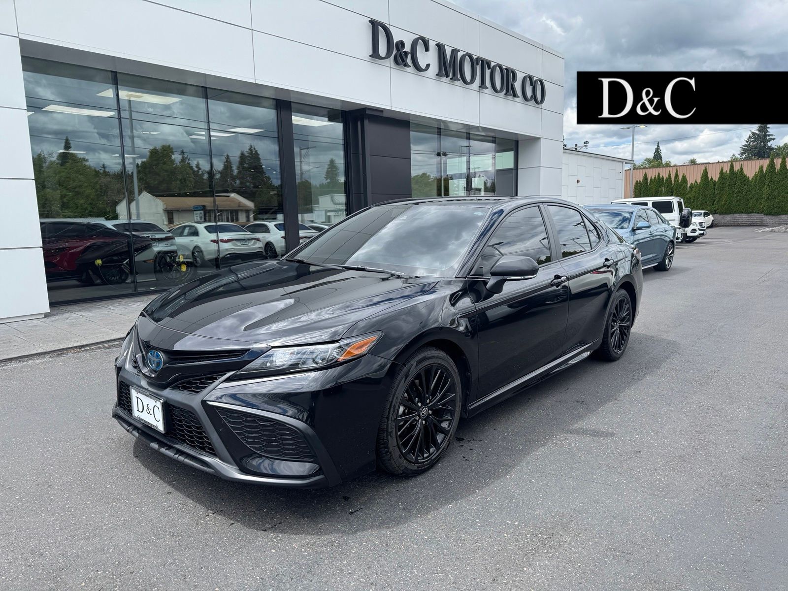 Midnight Black Metallic 2022 Toyota Camry Hybrid SE Nightshade FWD Sedan Front-Wheel Drive Continuously Variable Transmission
