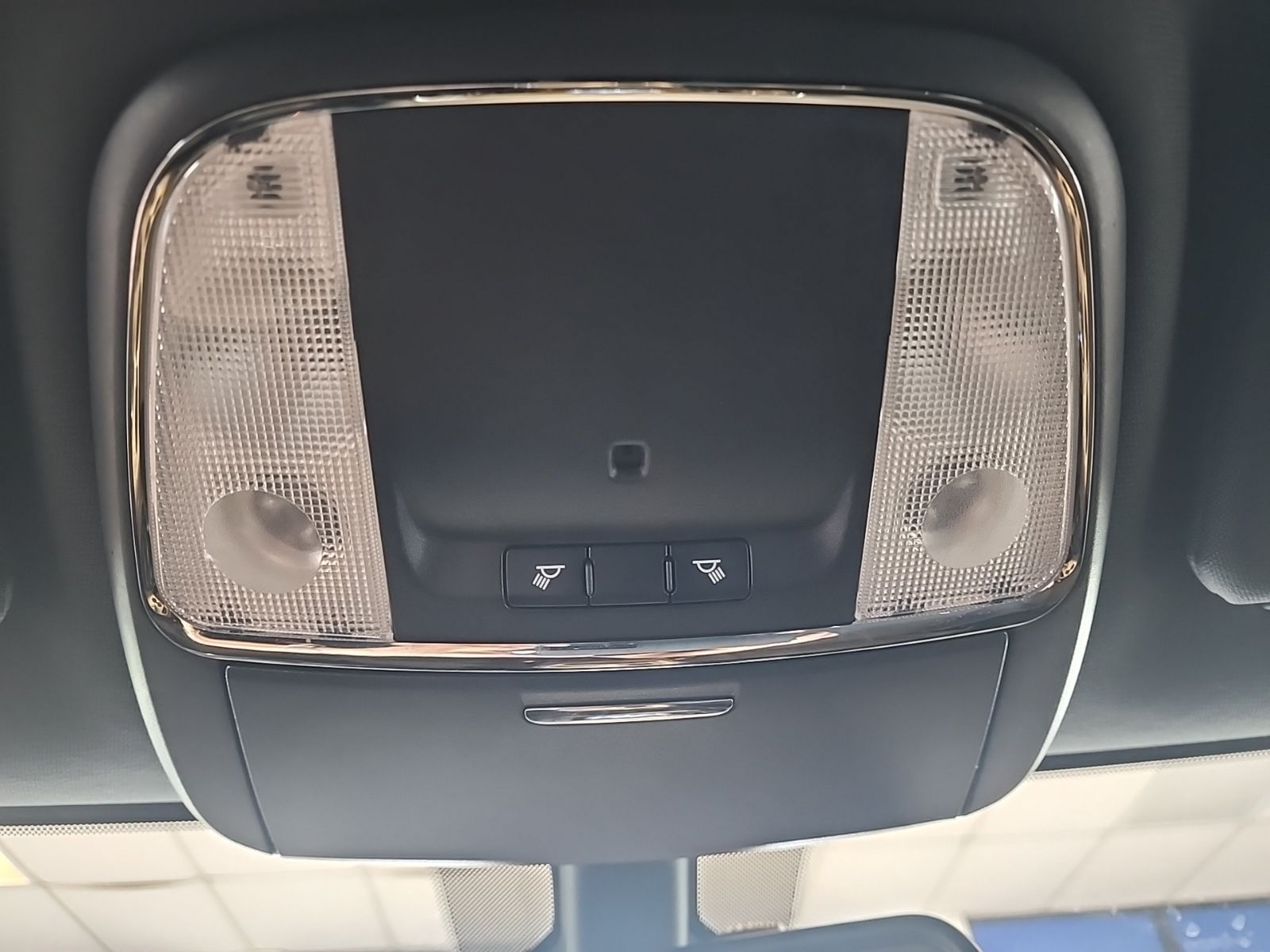 Used 2014 Granite Crystal Clearcoat Metallic Jeep Laredo image 21