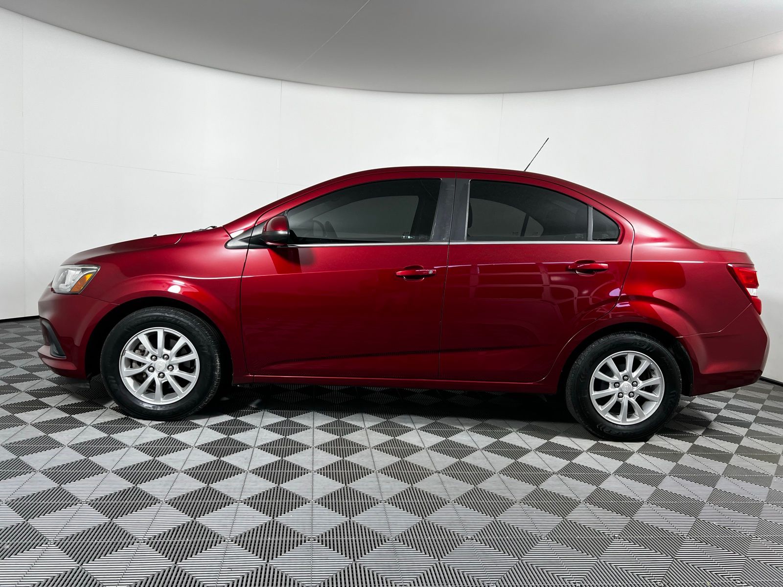 Thumbnail: 2018 Chevrolet Sonic - 8