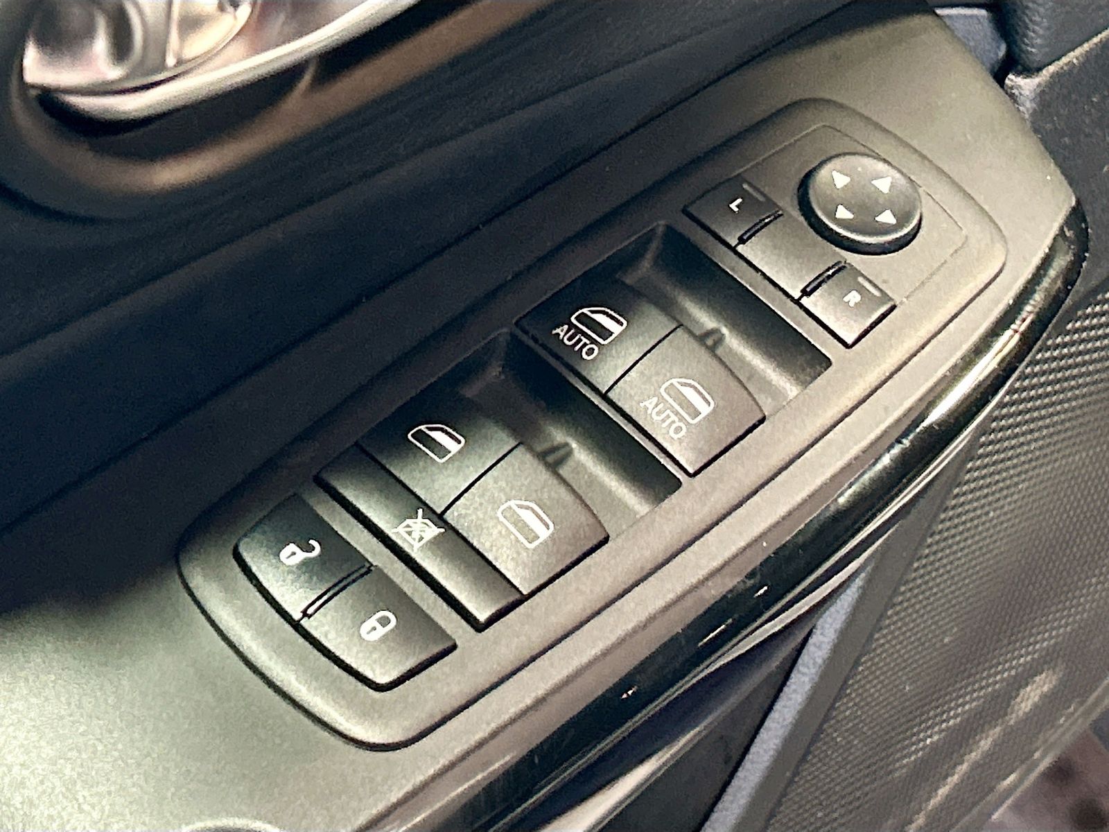 Used 2023 Gray Jeep Altitude image 18