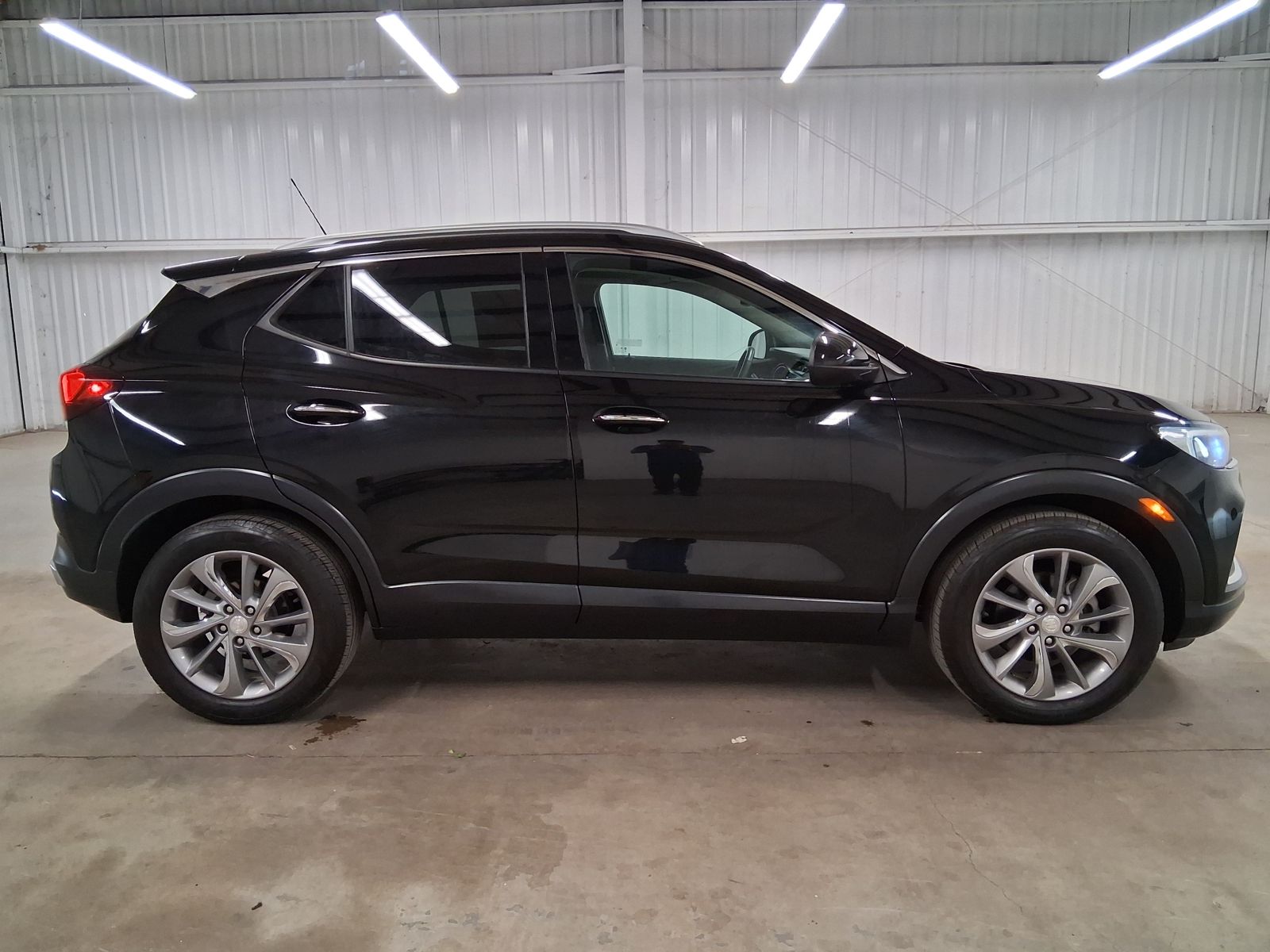 Used 2023 Black Buick Essence image 3