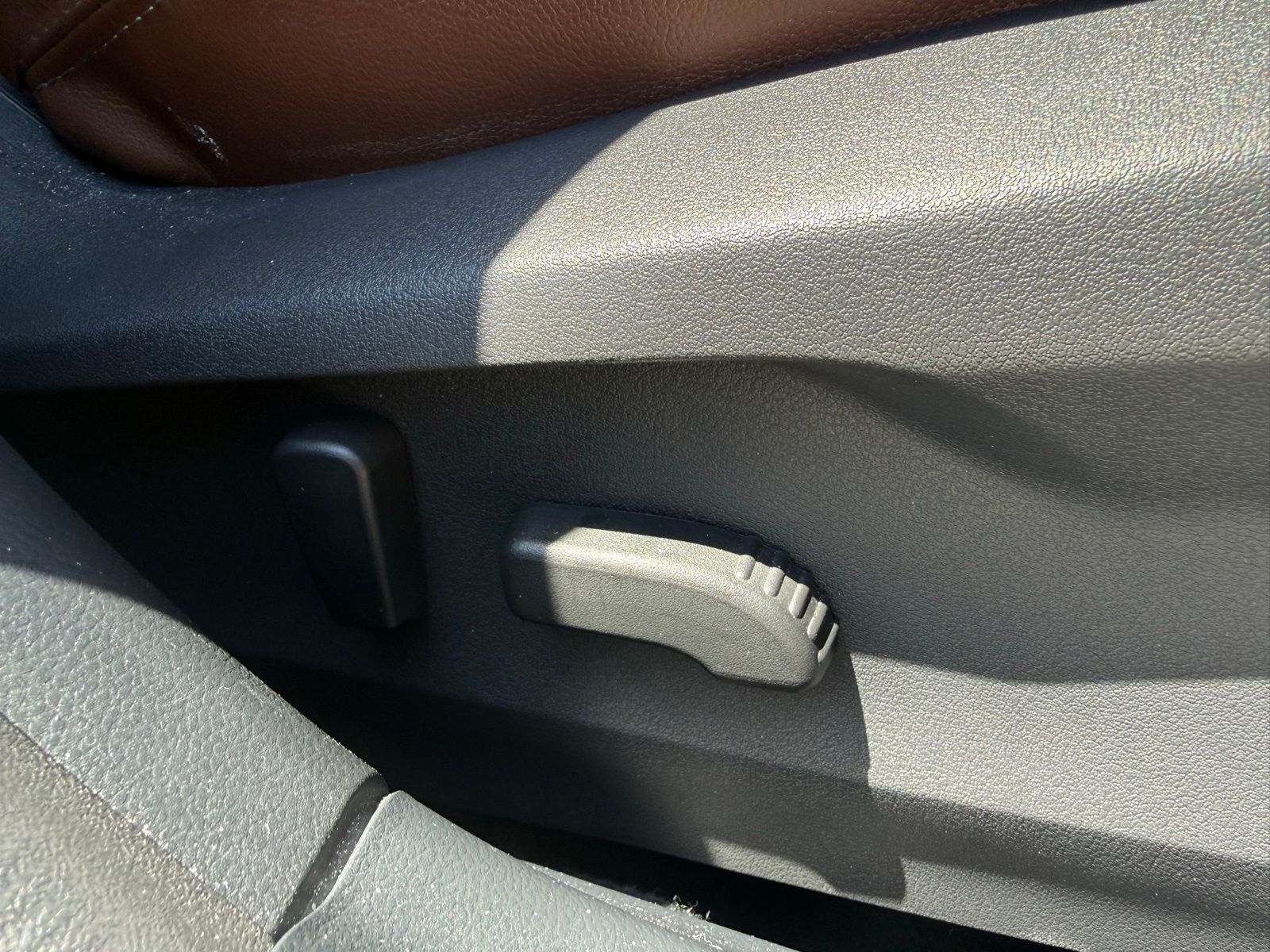 Used 2025 White Subaru Touring image 31
