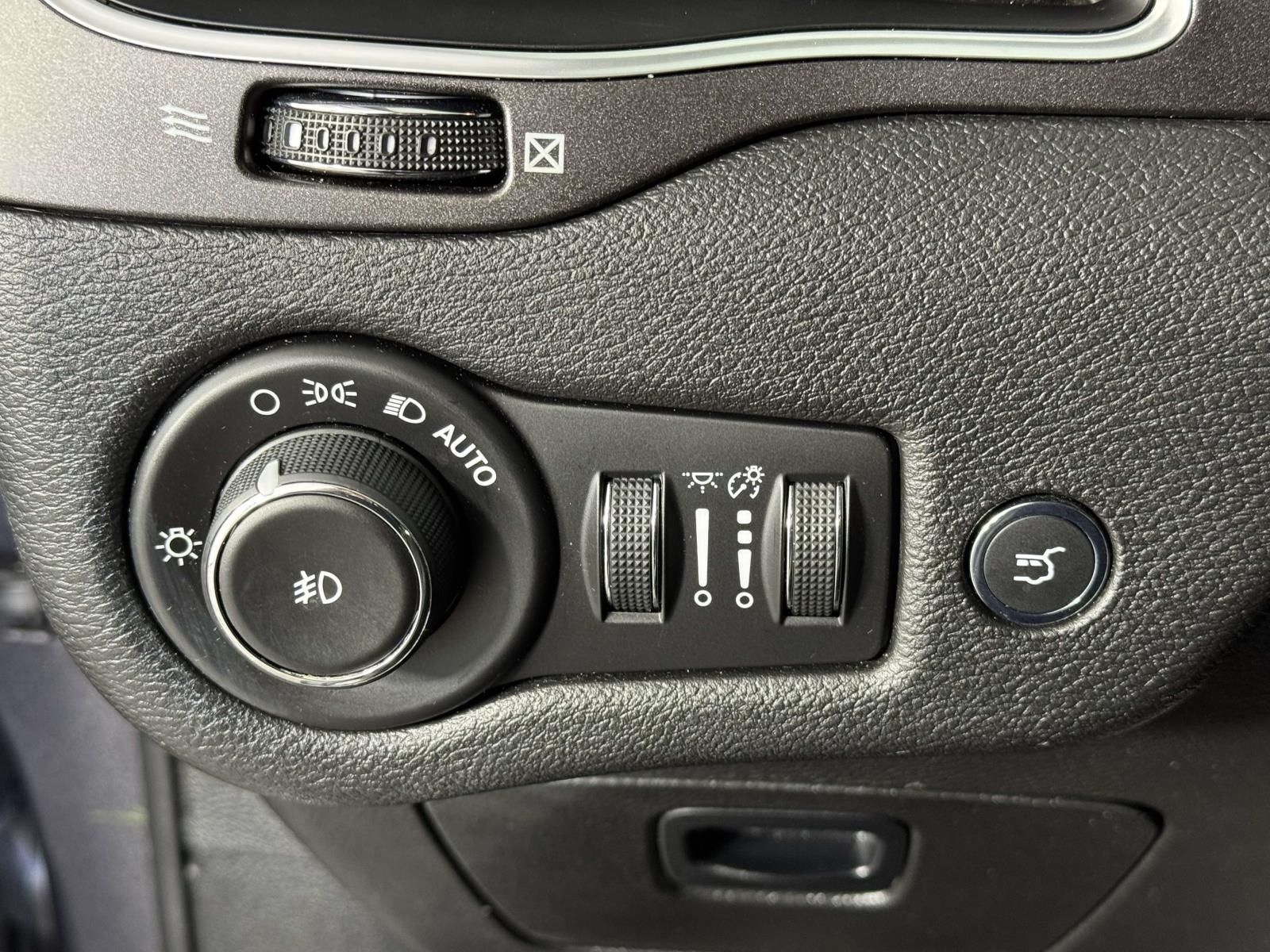 Used 2019 Gray Jeep Trailhawk image 18